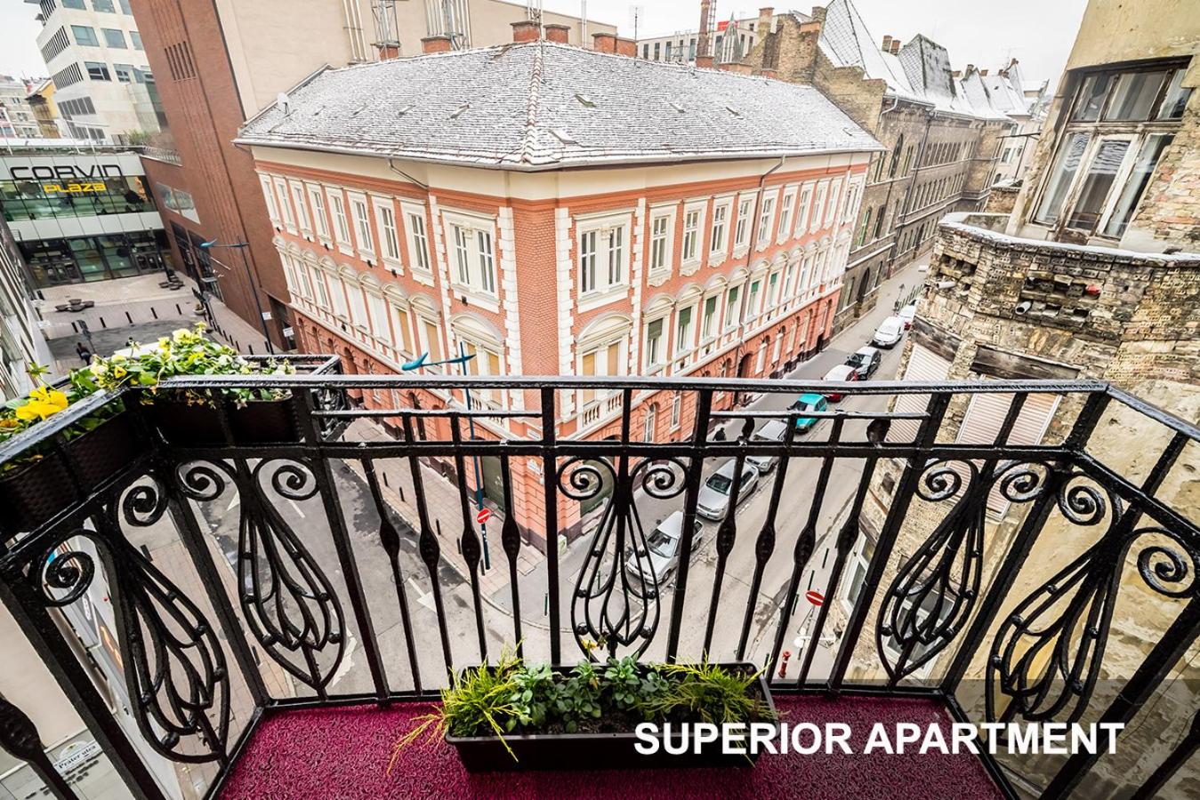 Apartment with Balcony - Photo 3
