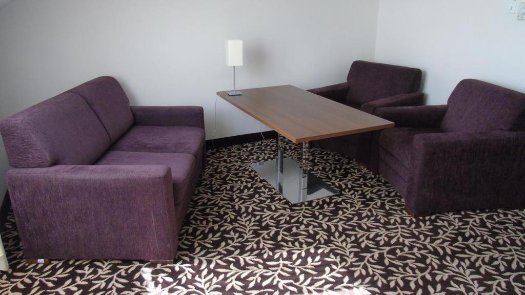 One-Bedroom Apartment - Photo 3