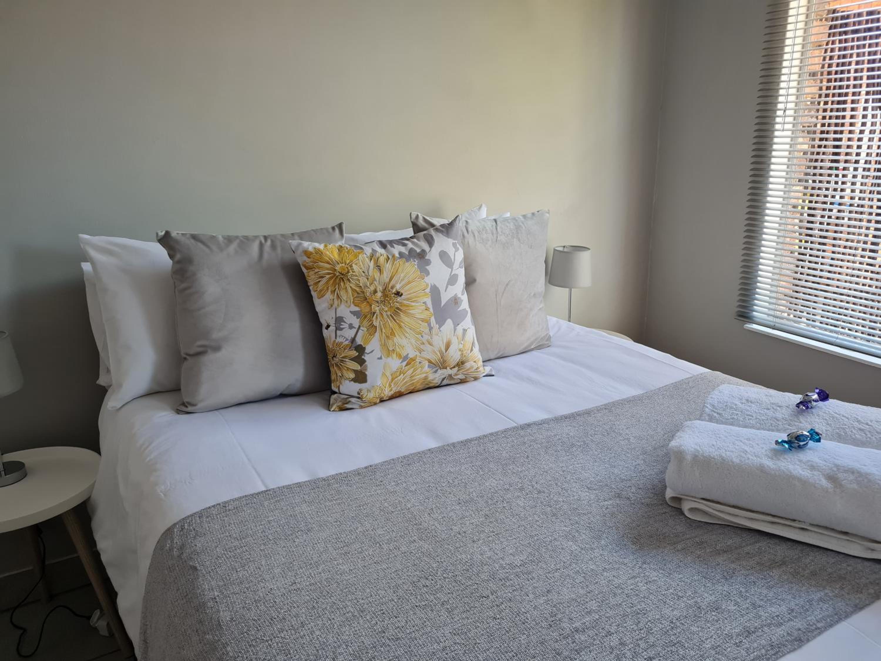 Two-Bedroom Apartment - Photo 2