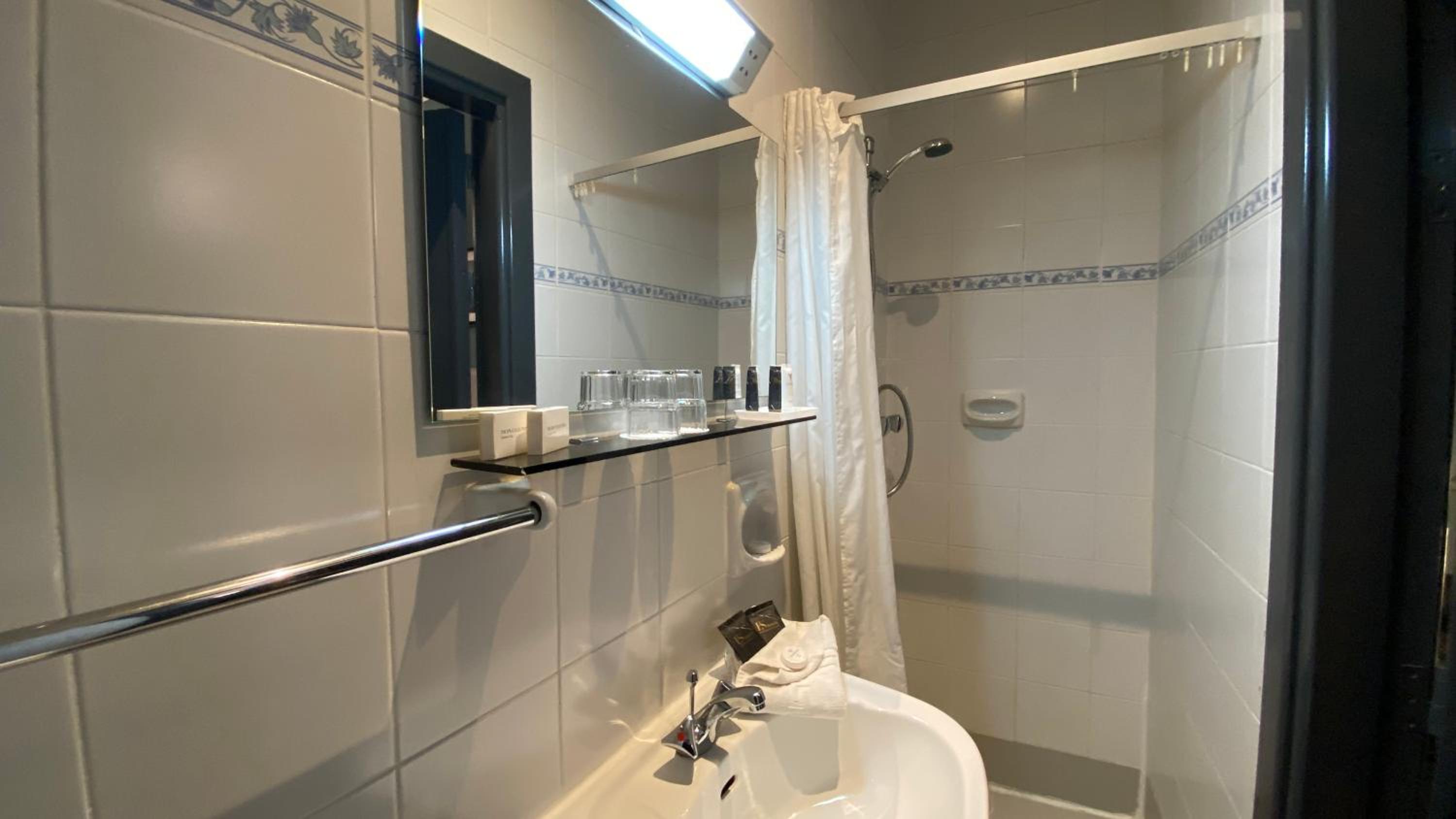 Small Economy Double Room - Photo 15
