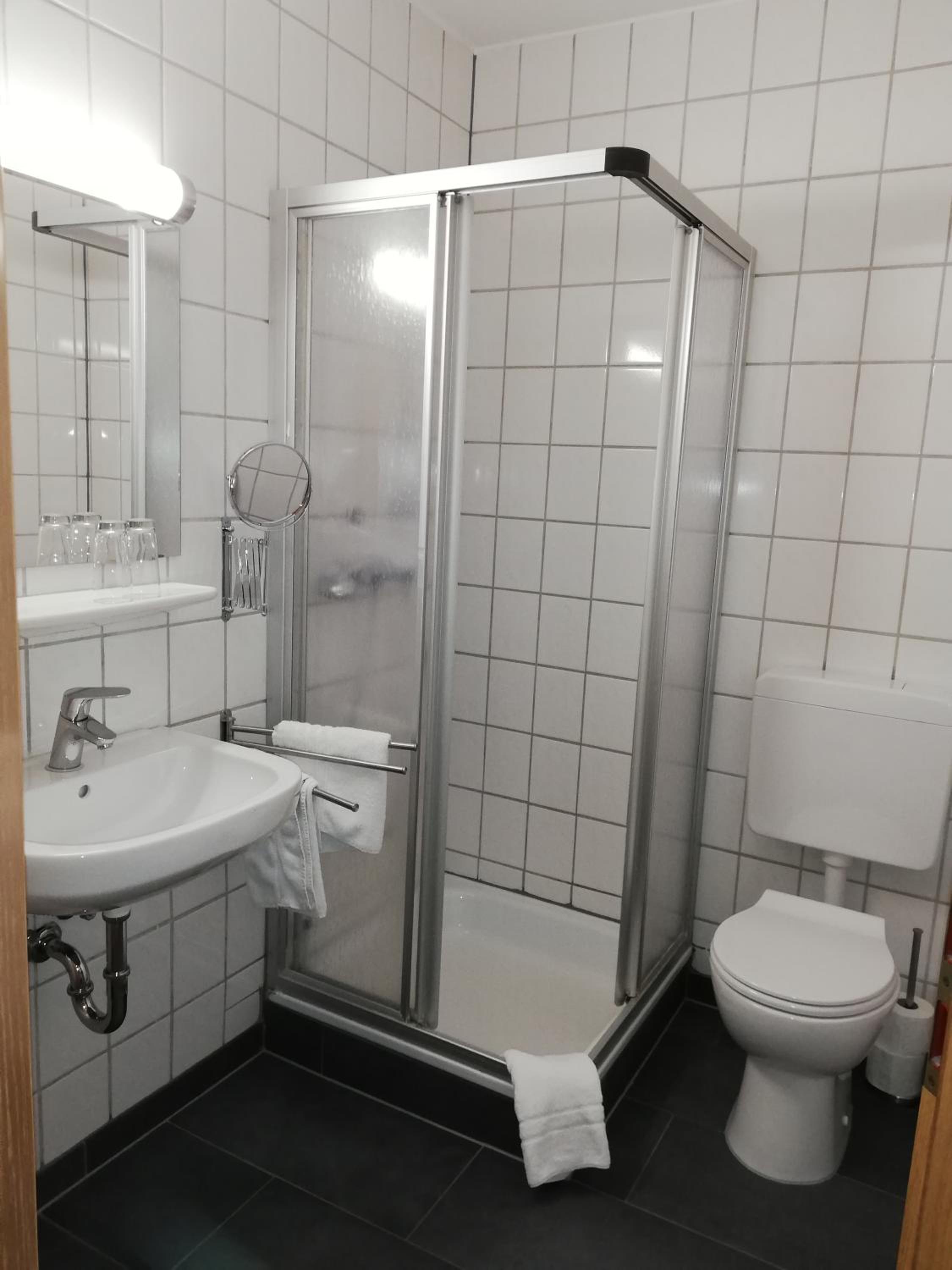 Double or Twin Room with Private Bathroom photo 2