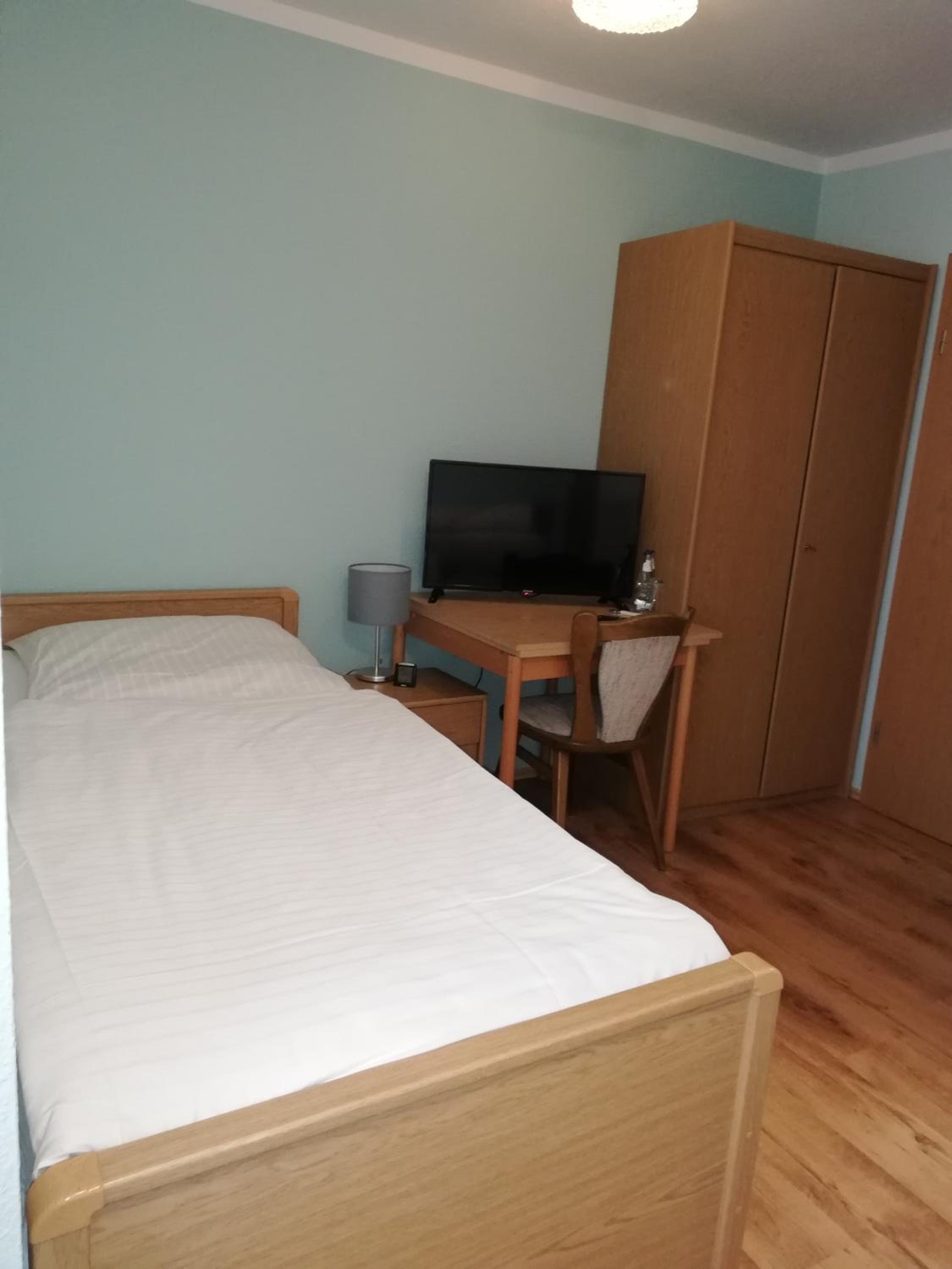 Double or Twin Room with Private Bathroom photo 3