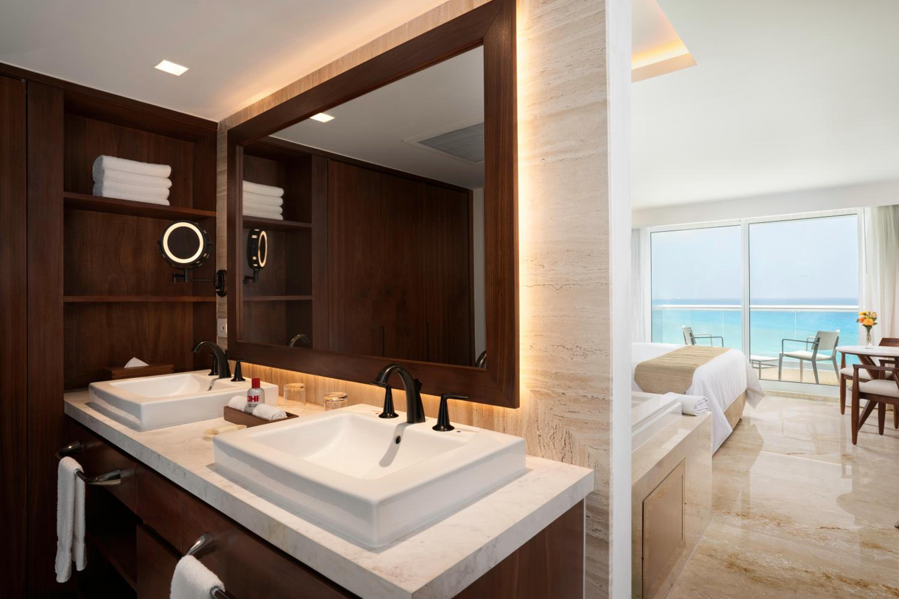 Superior Deluxe Ocean View - King Size Bed