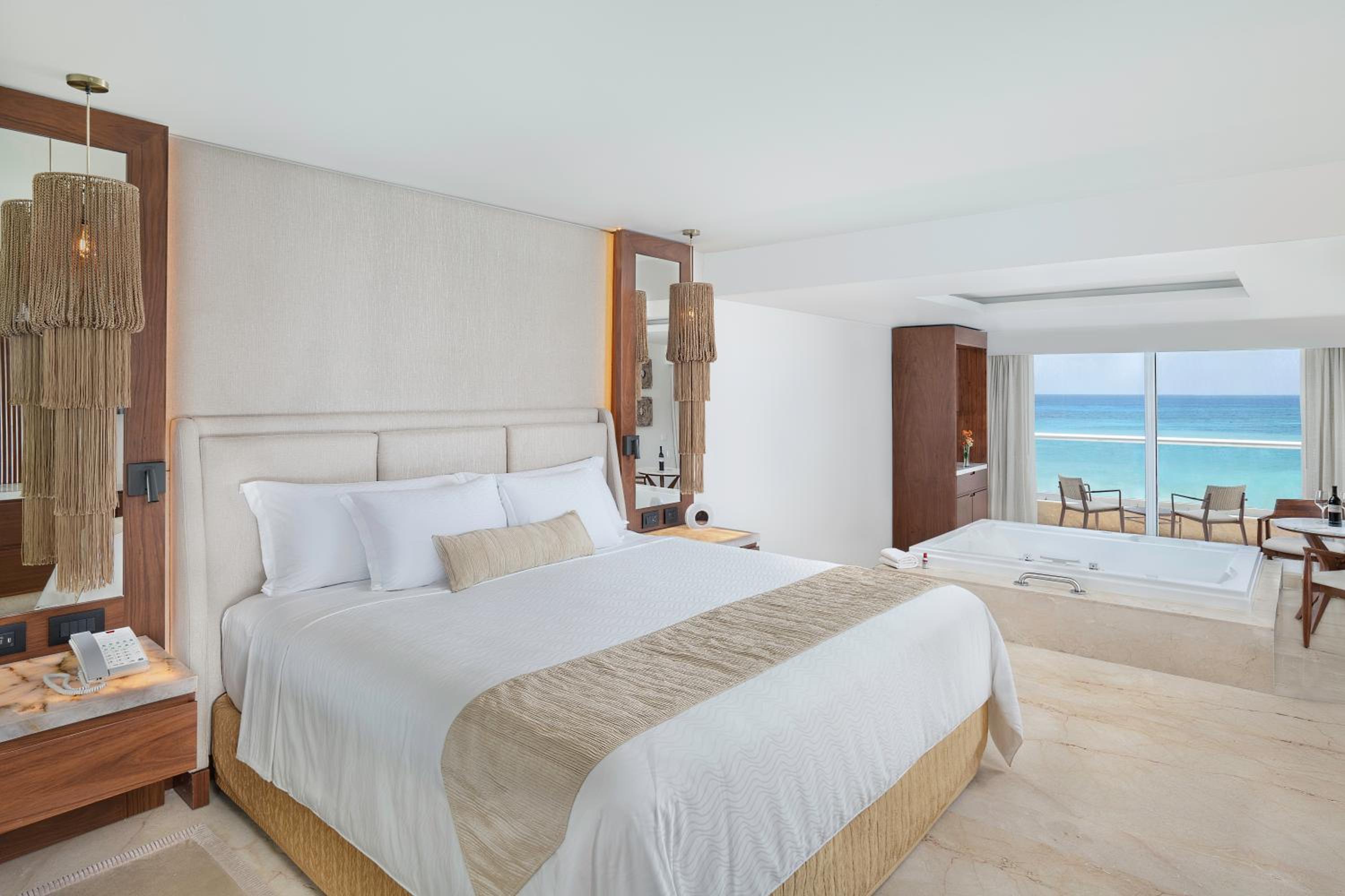 Superior Junior Suite Ocean View - King Size Bed