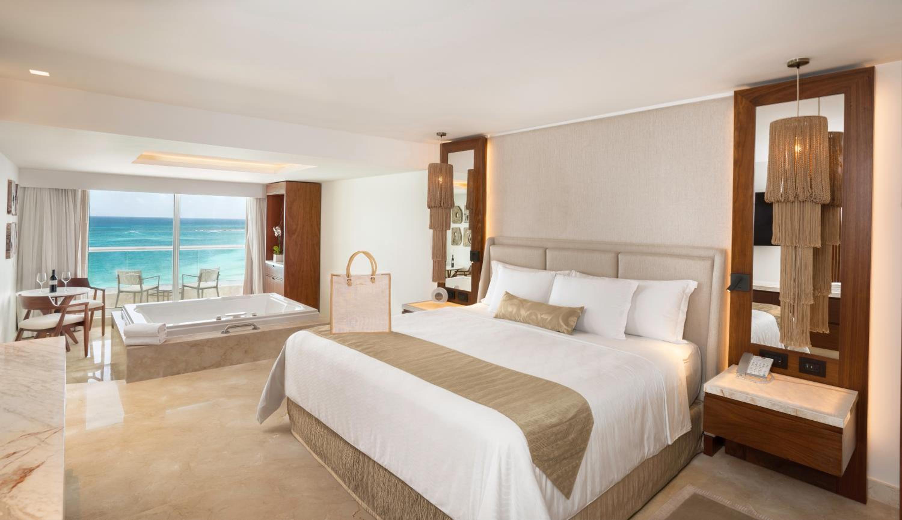 Superior Honeymoon Suite Ocean View - King Size Bed