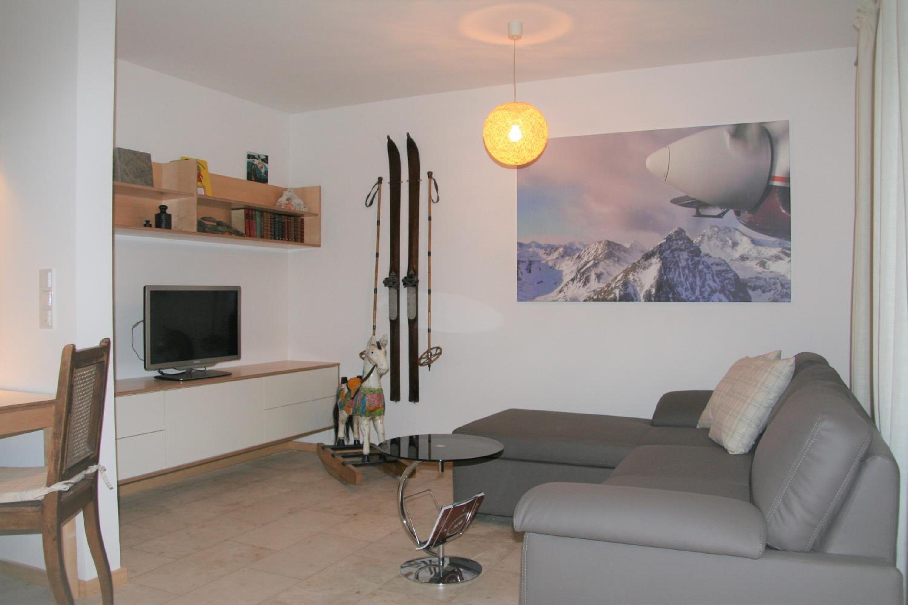 Apartment with Mountain View photo 2