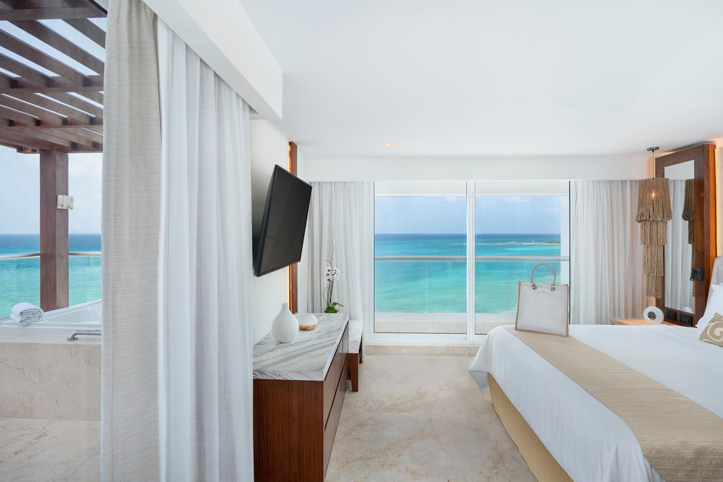 Superior Two Bedroom Presidential Suite Ocean View - King Size Bed