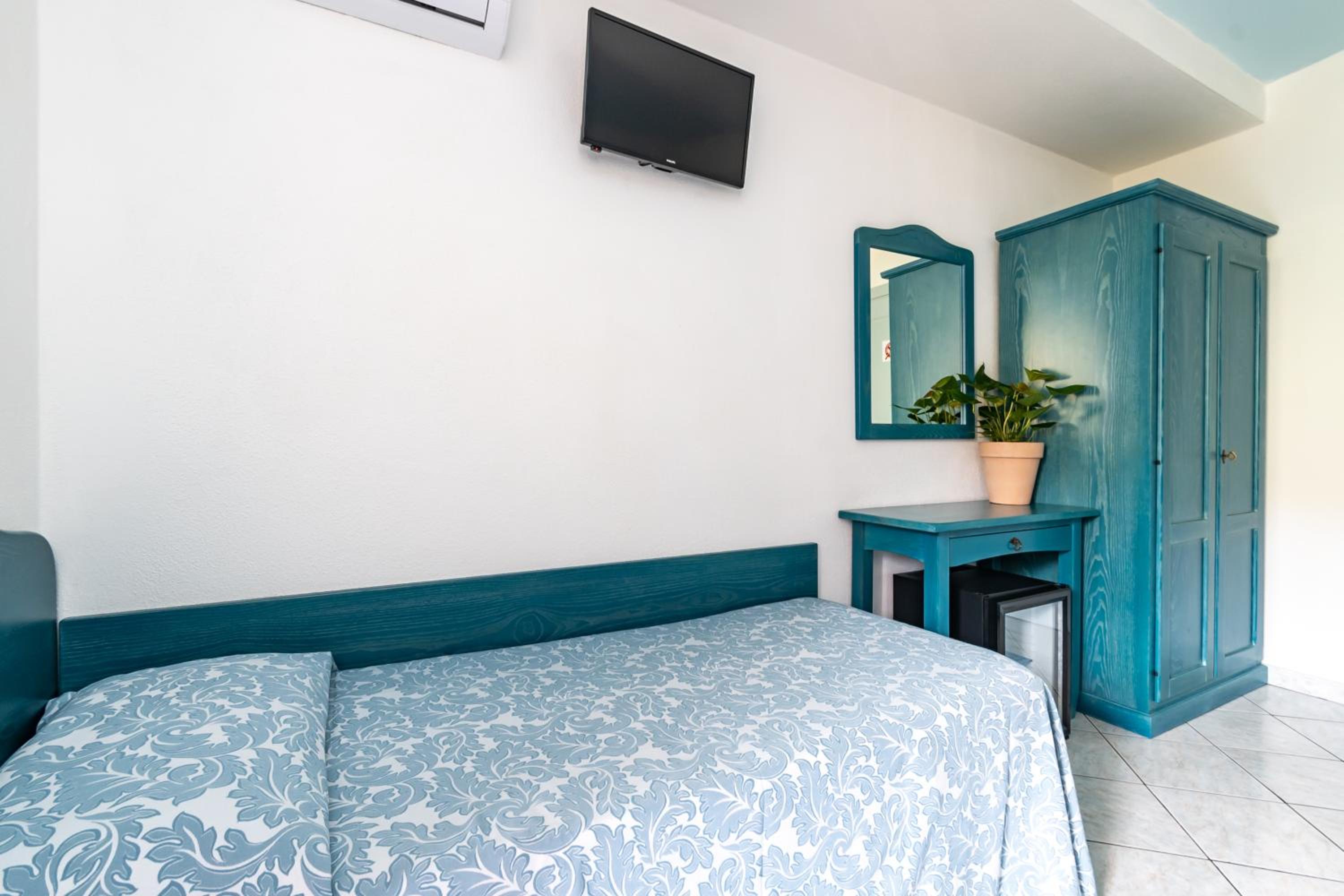 Triple Room with Balcony - Photo 4