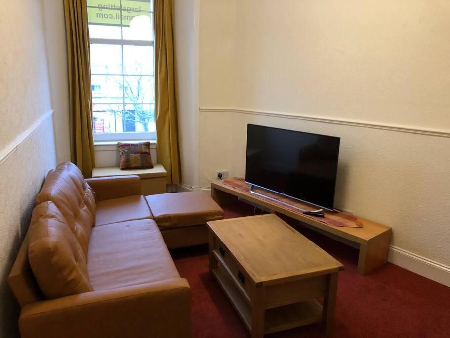 One-Bedroom Apartment - Photo 1