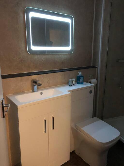 One-Bedroom Apartment - Photo 6