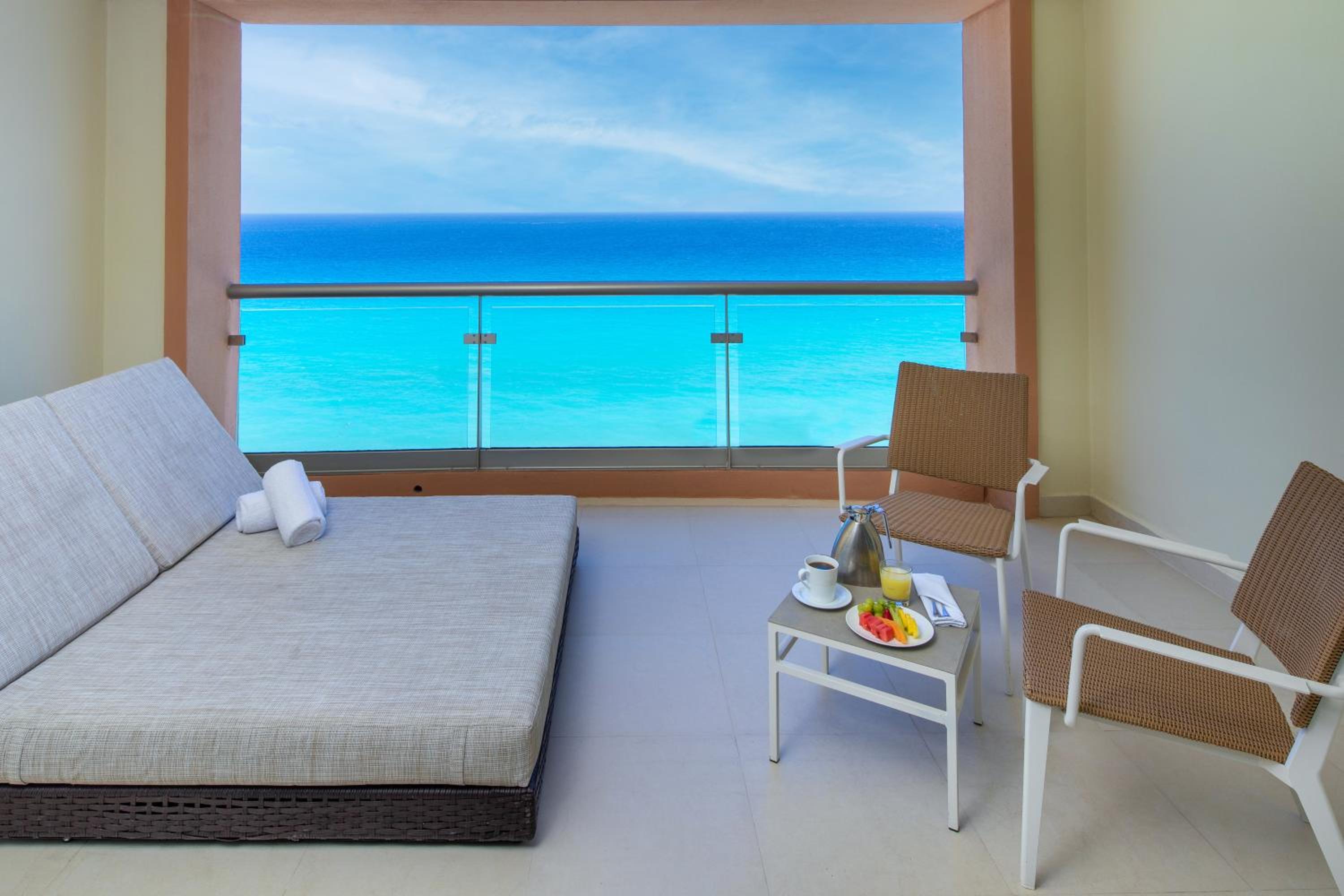 Superior Deluxe Ocean View - Kids & Teens Free photo 3