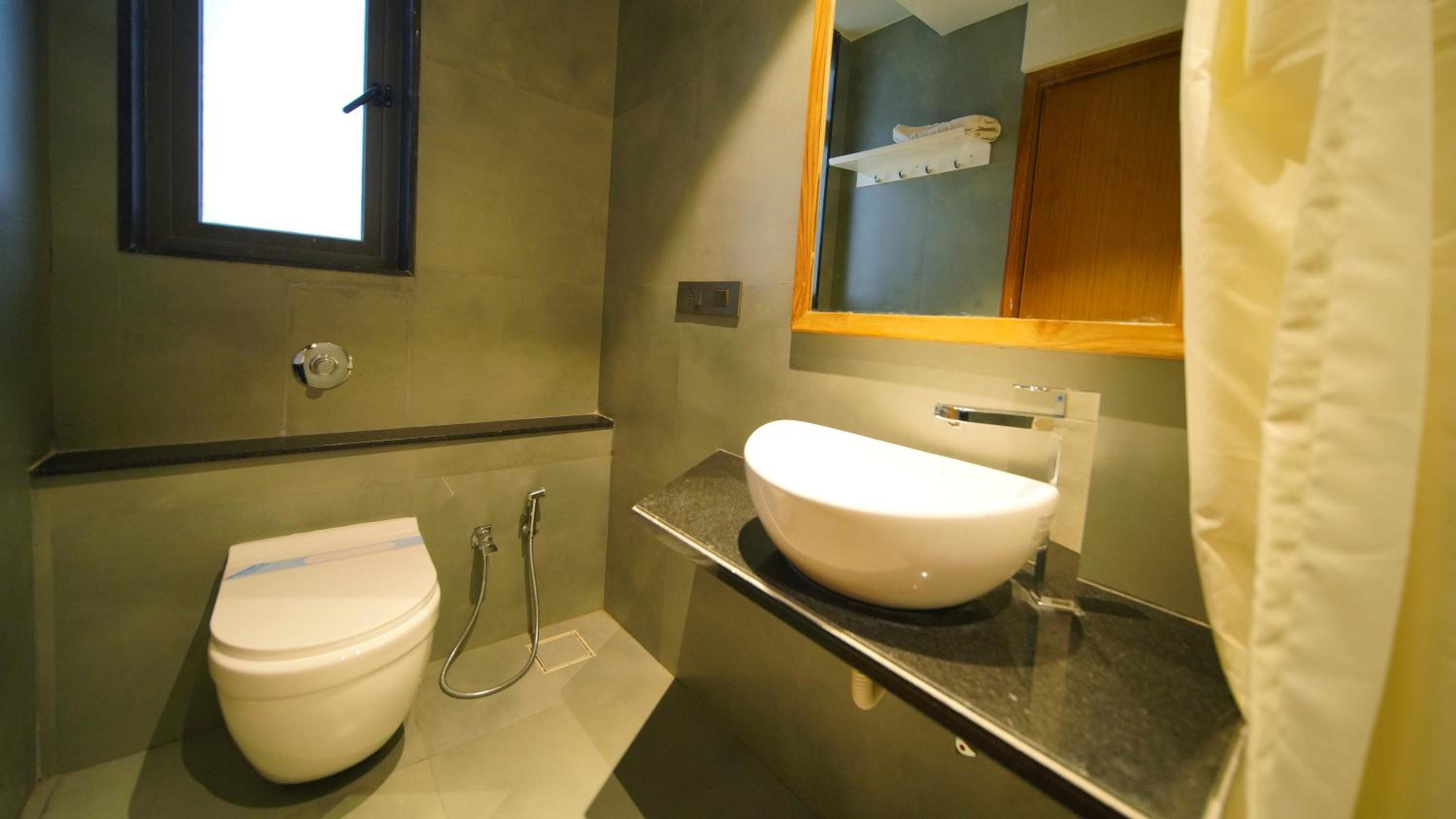 Suite - Photo 10