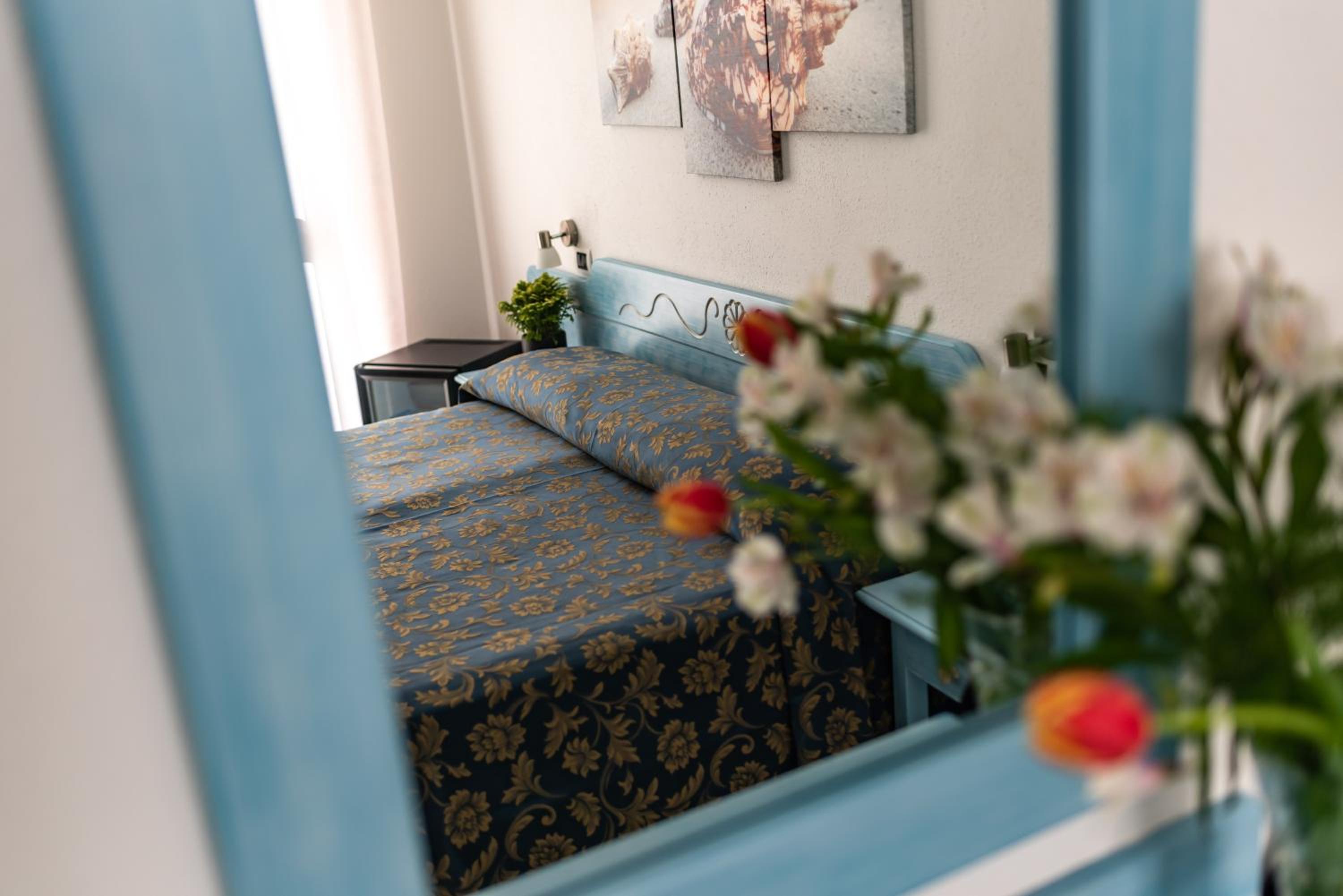 Double Room with Balcony - Photo 3
