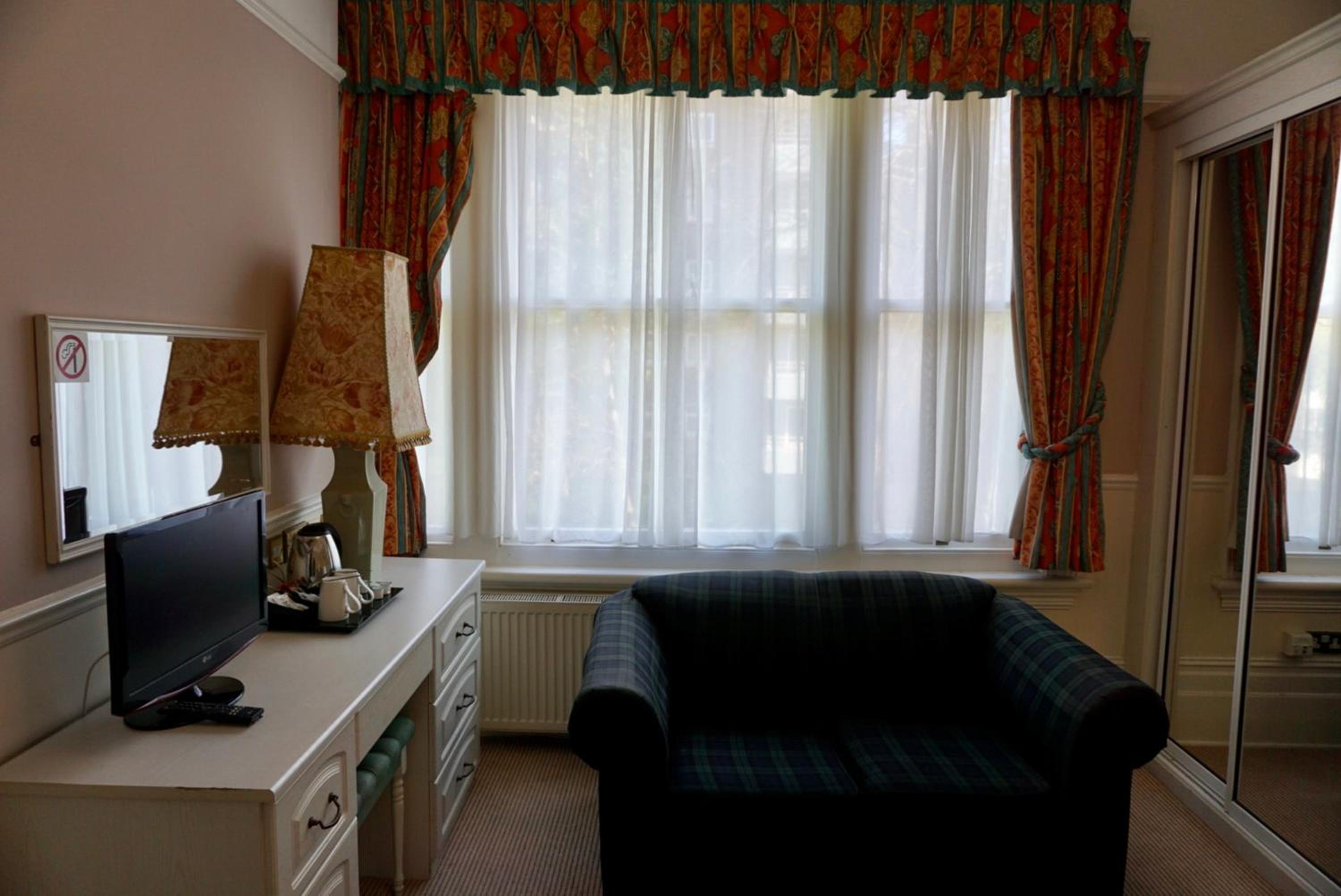Standard Double Room - Photo 5