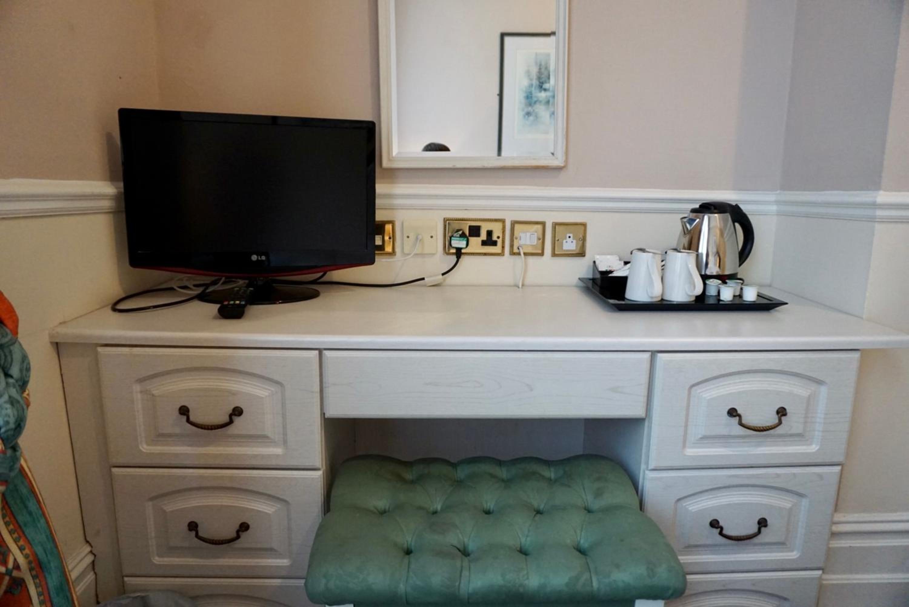 Standard Double Room - Photo 7
