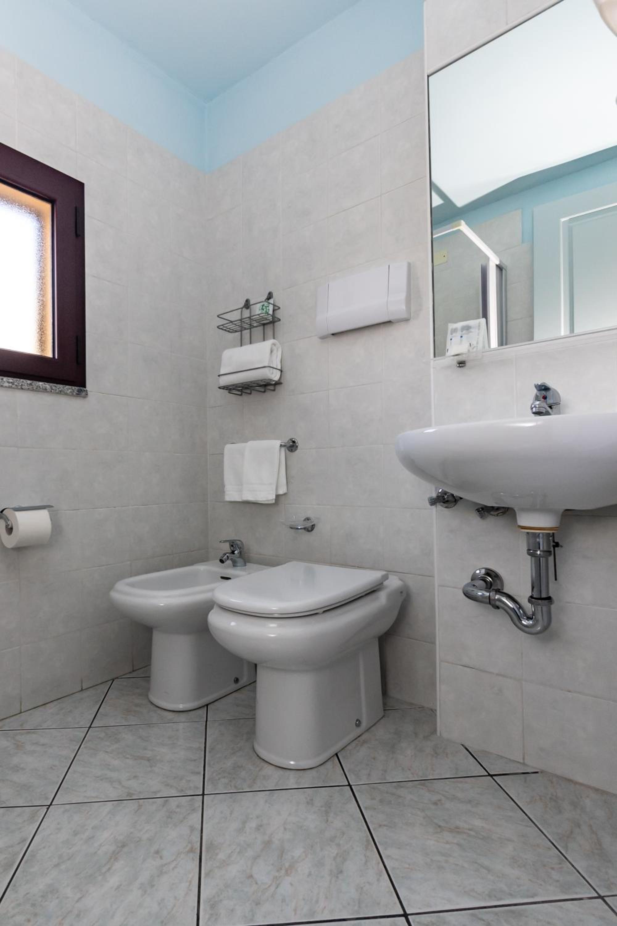 Triple Room with Balcony - Photo 5