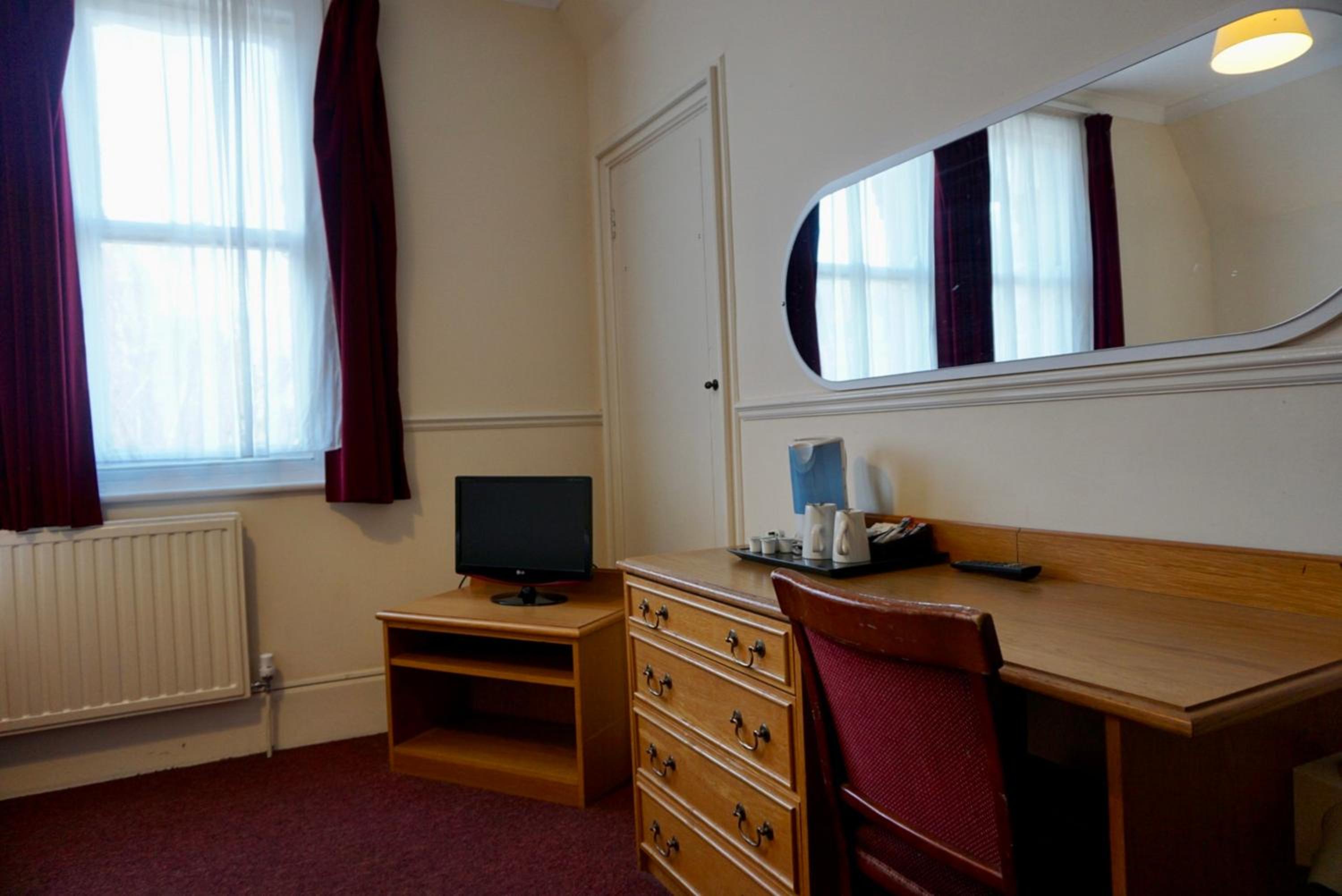 Standard Twin Room - Photo 6