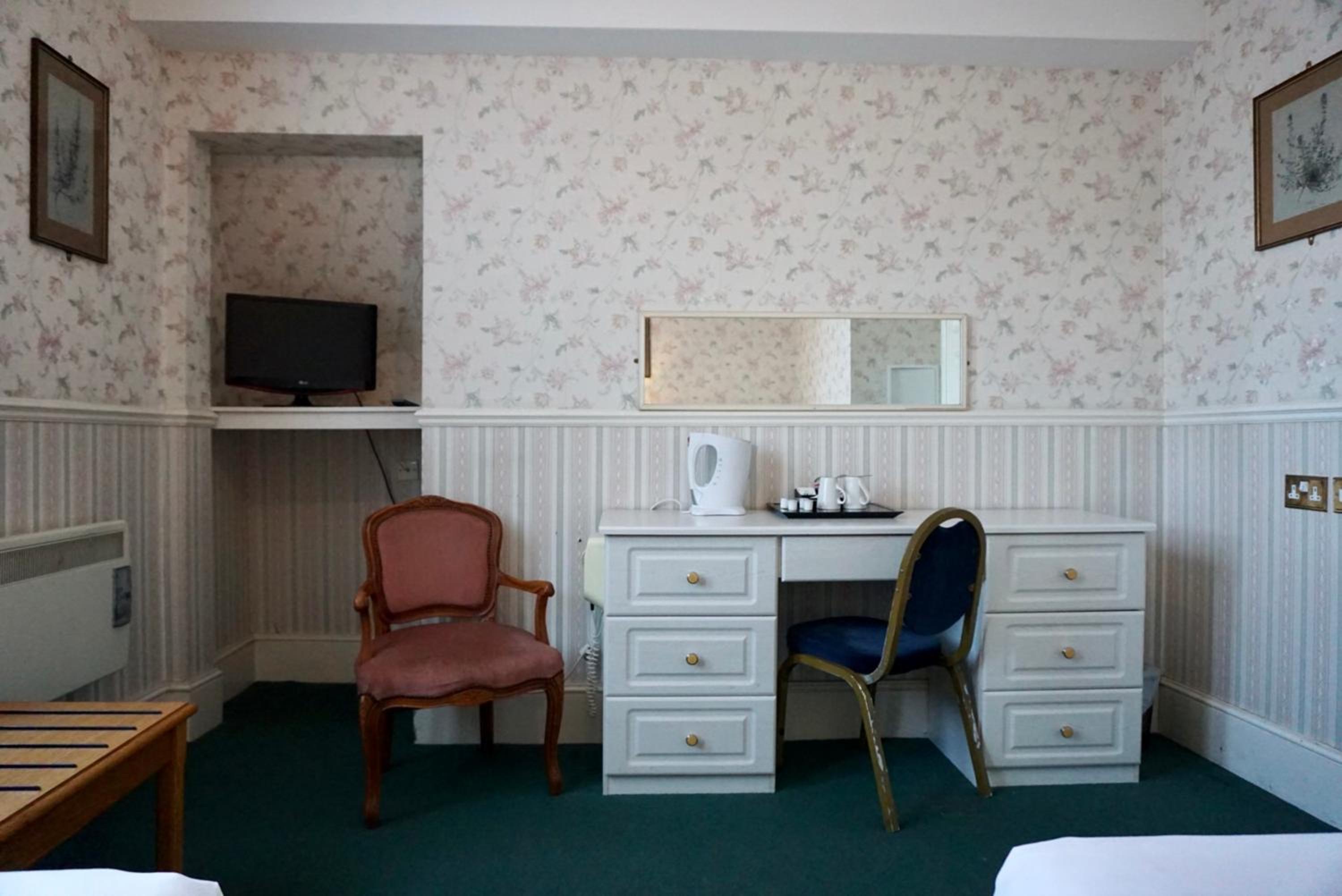 Standard Twin Room - Photo 3