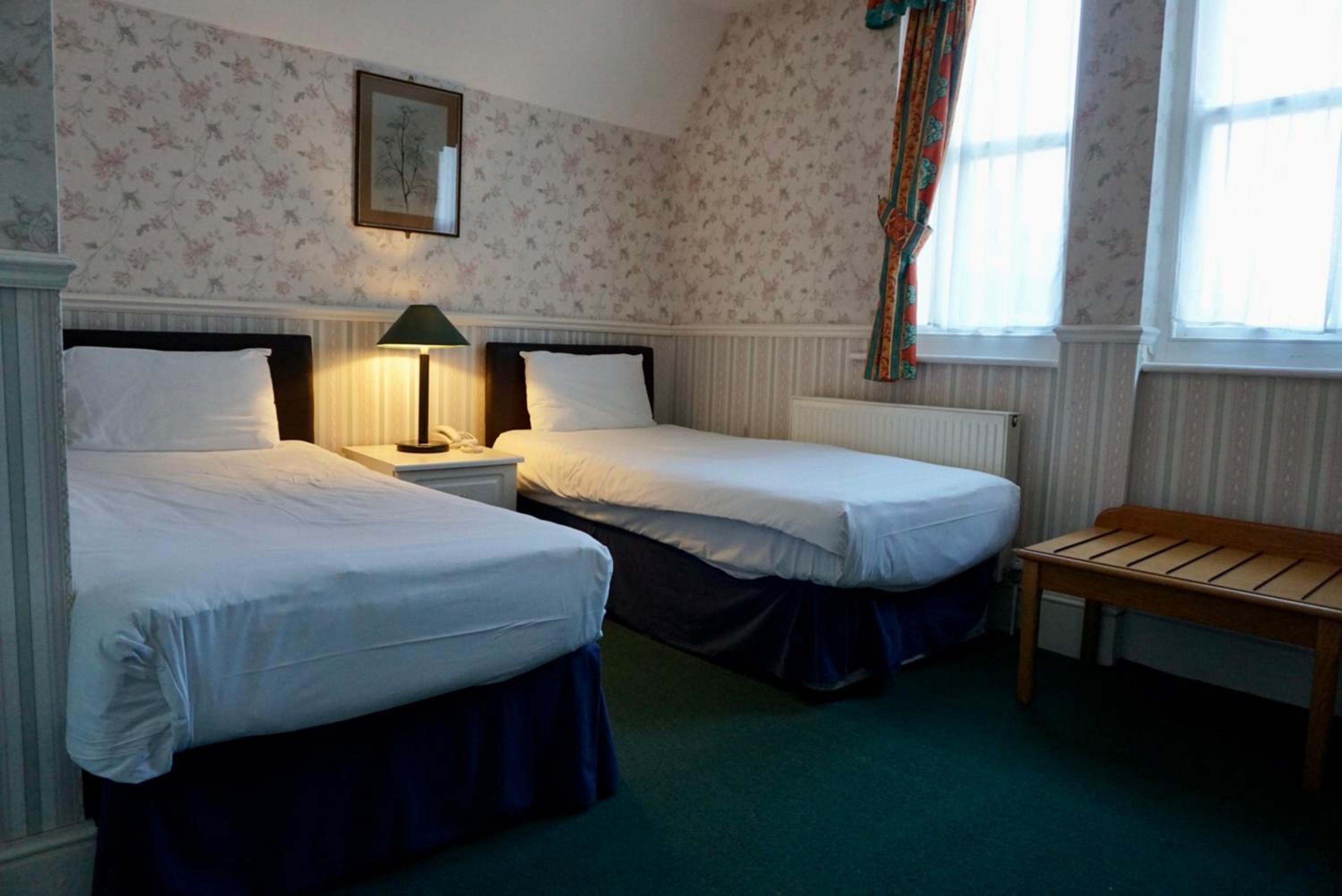 Standard Twin Room - Photo 2