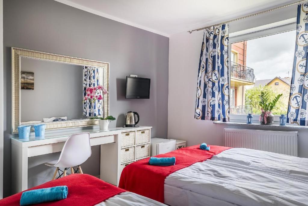 Triple Room with Pool View - Photo 1