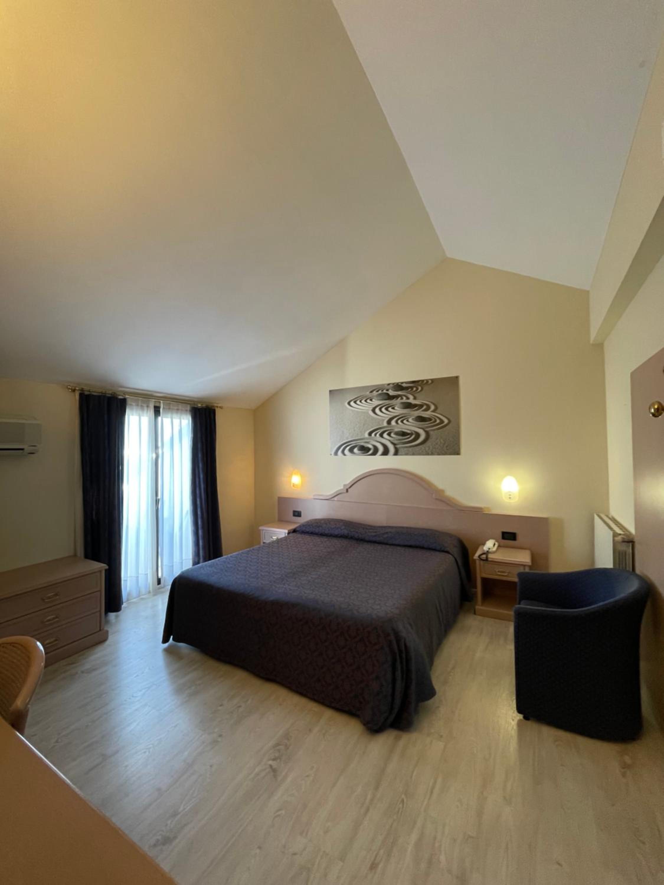 Double Room - Photo 4