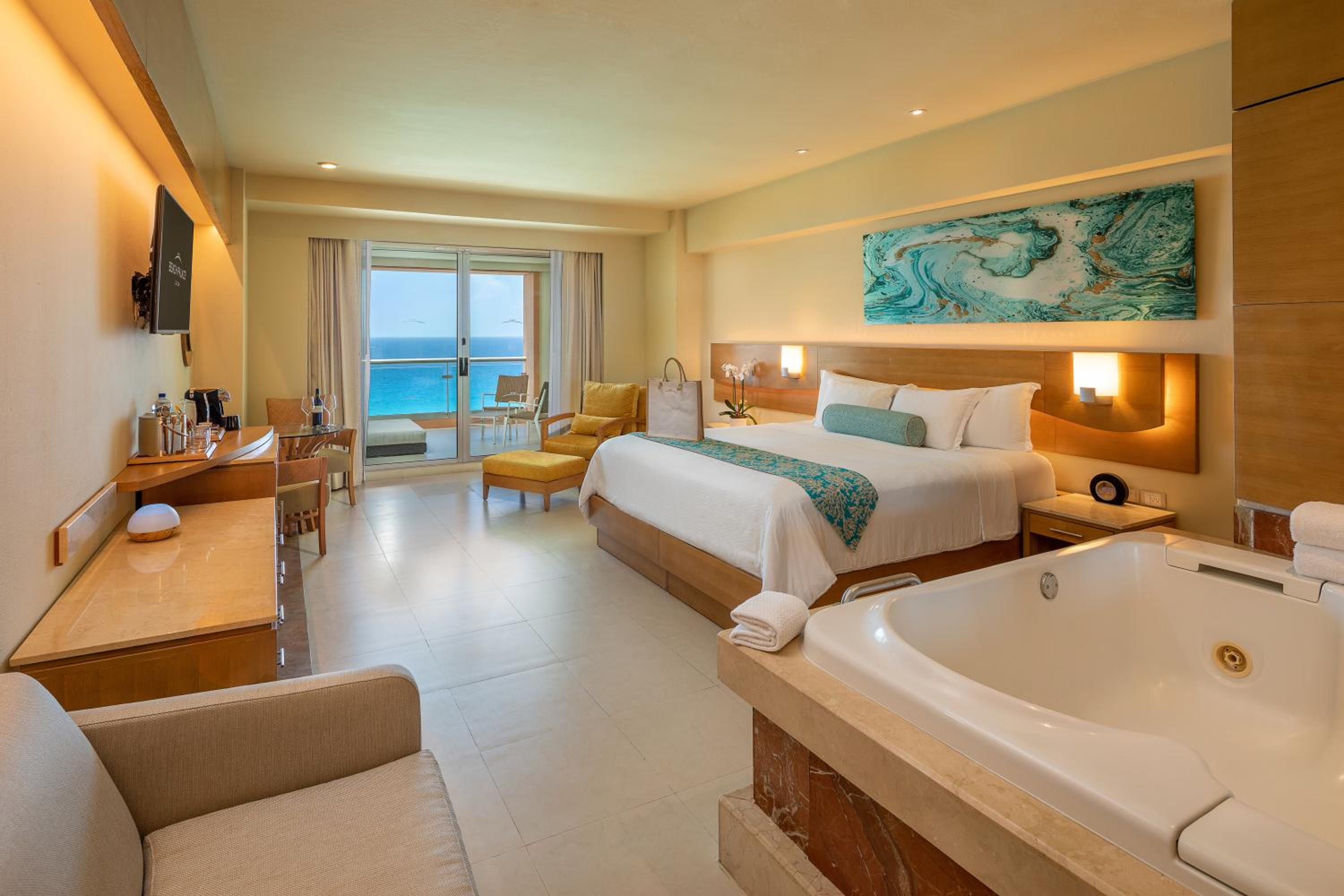 Superior Honeymoon Suite Ocean View - King Size Bed photo 1