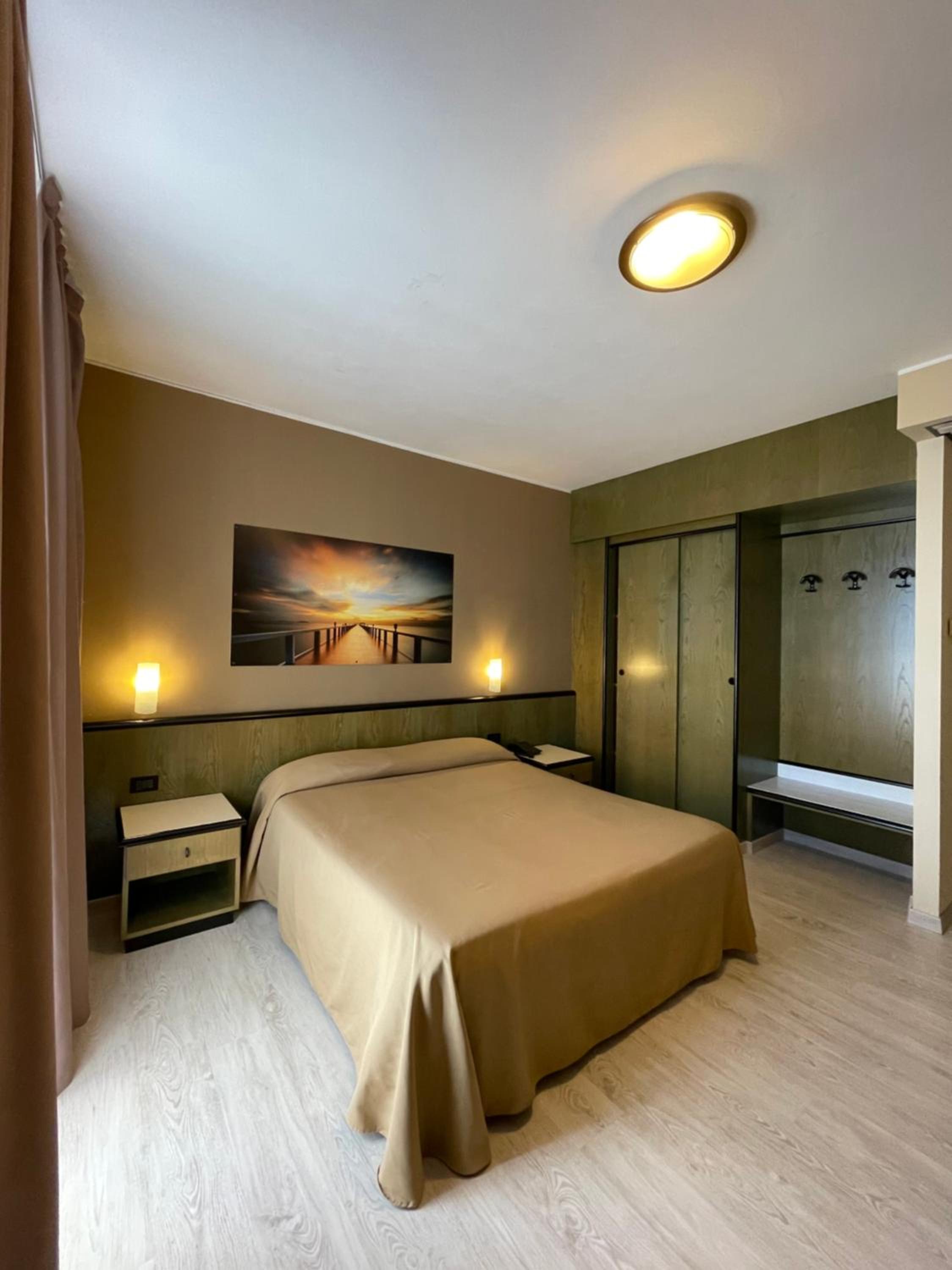 Double Room - Photo 6