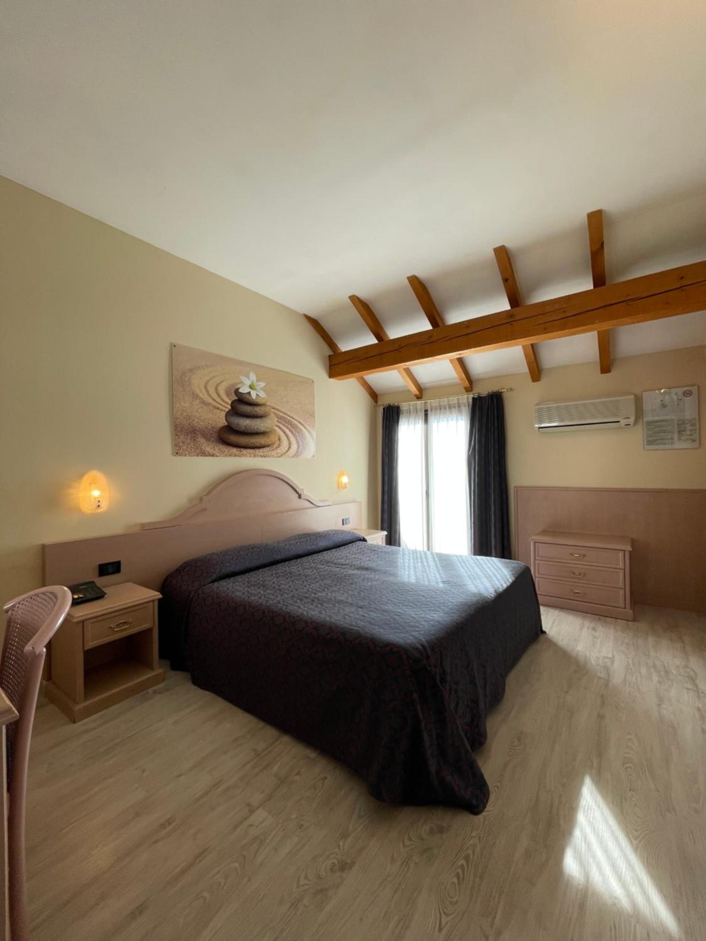 Double Room - Photo 5