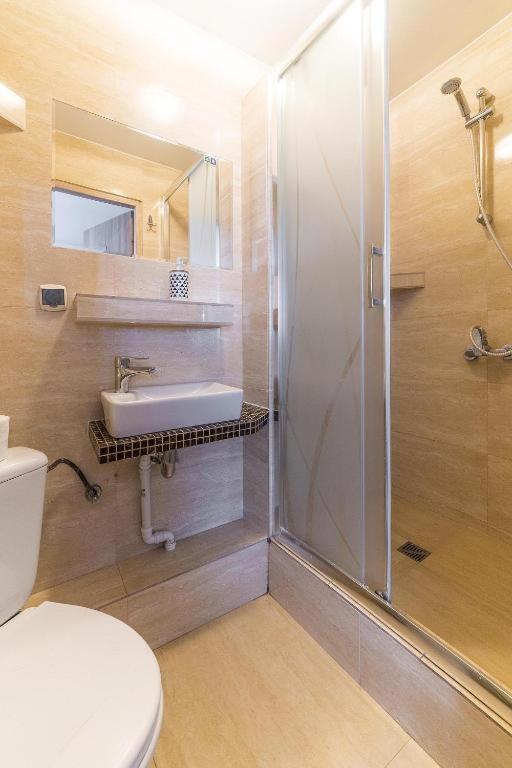 Quadruple Room with Bathroom photo 3