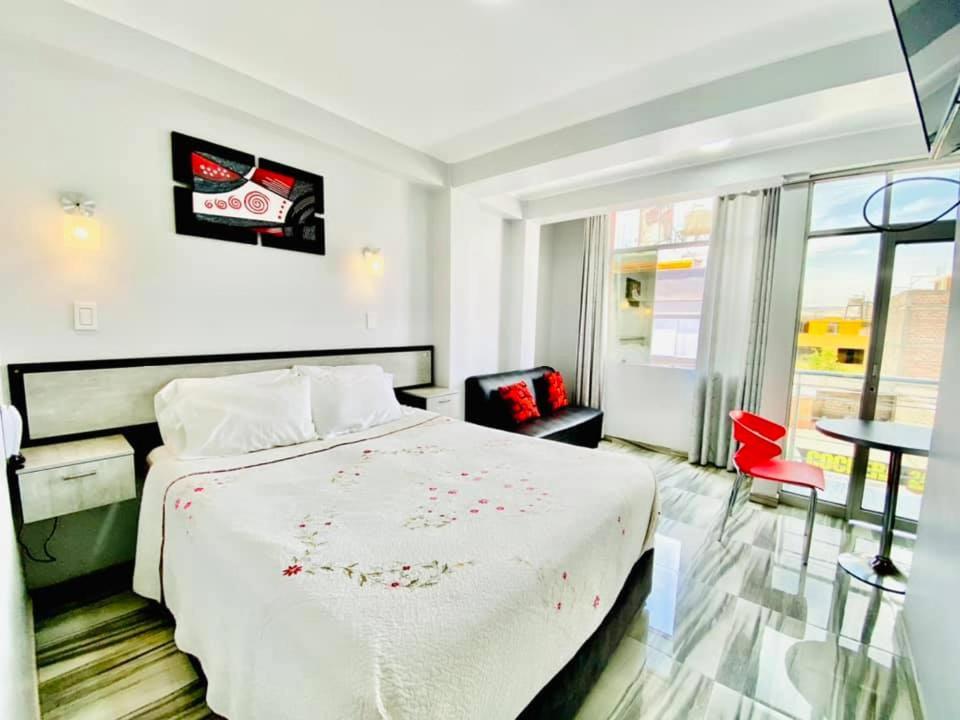 Queen Room with Balcony photo 1