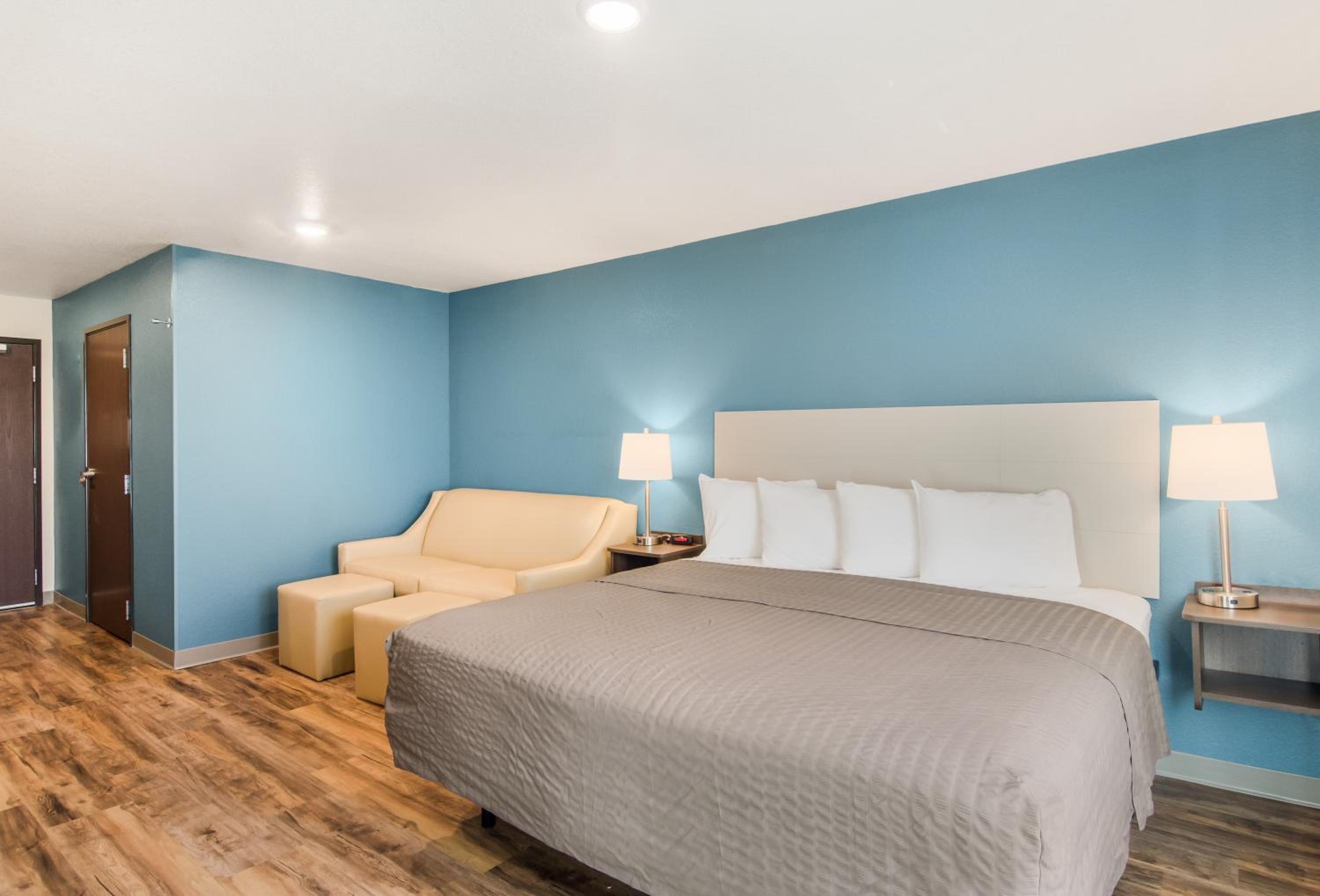 King Room with Sofa Bed - Accessible/Non Smoking photo 1
