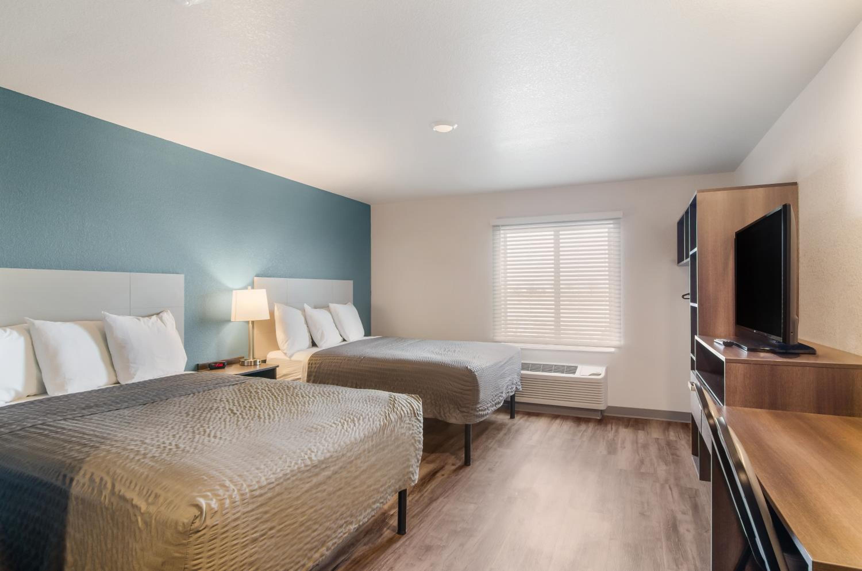 Standard Queen Room with Two Queen Beds - Non Smoking  - Photo 2