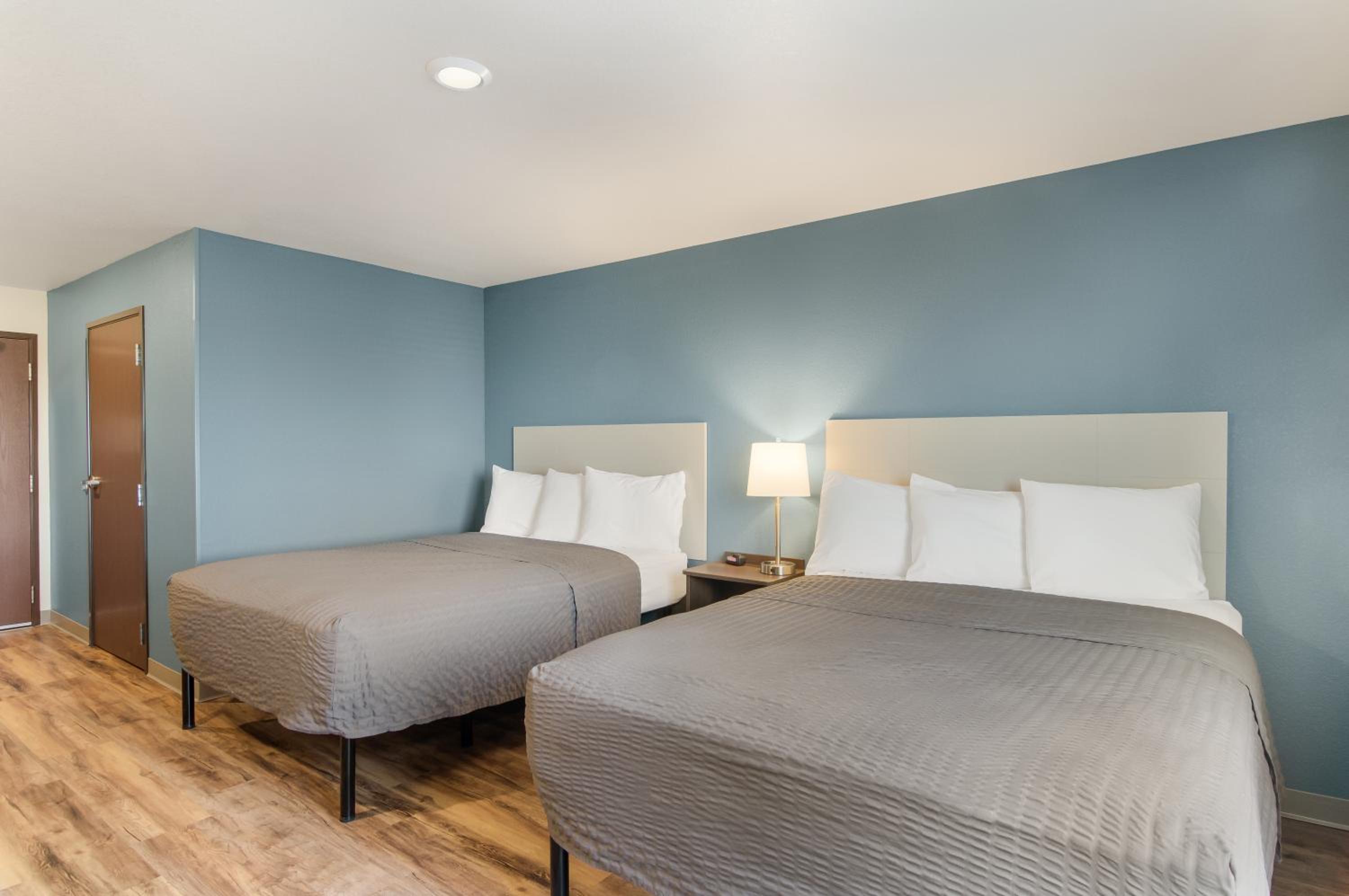 Standard Queen Room with Two Queen Beds - Non Smoking  - Photo 3