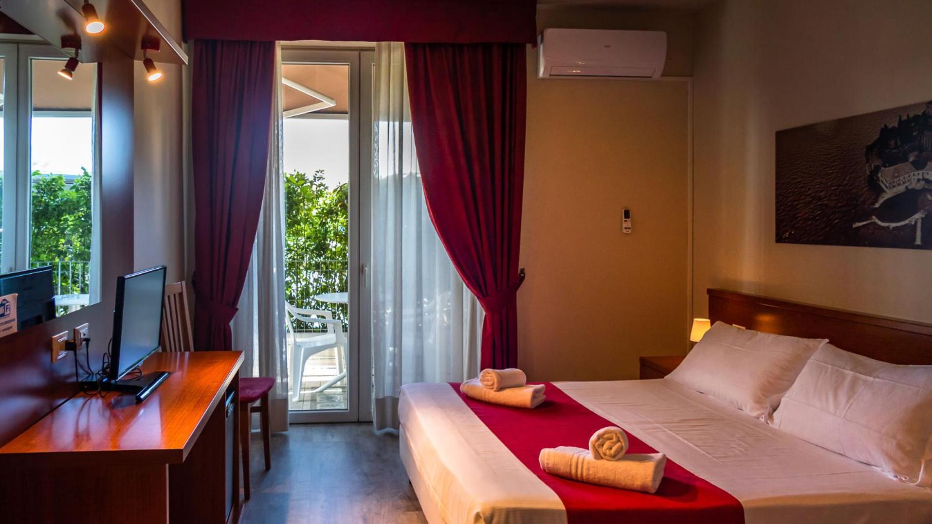 Standard Double or Twin Room - Photo 2