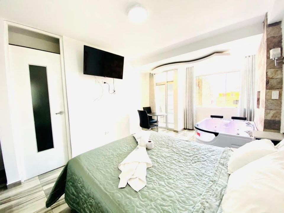 Deluxe Suite with Spa Bath photo 2