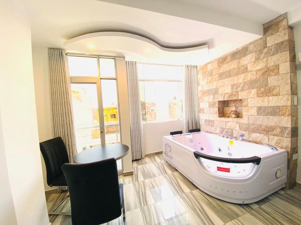 Deluxe Suite with Spa Bath photo 3