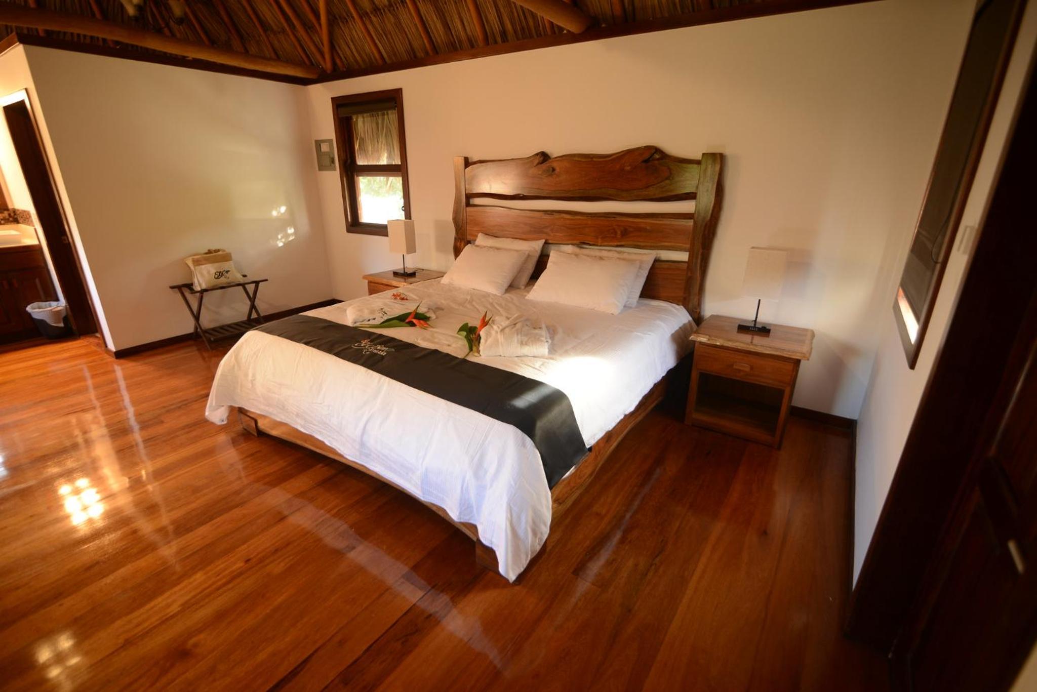 Deluxe King Suite photo 1