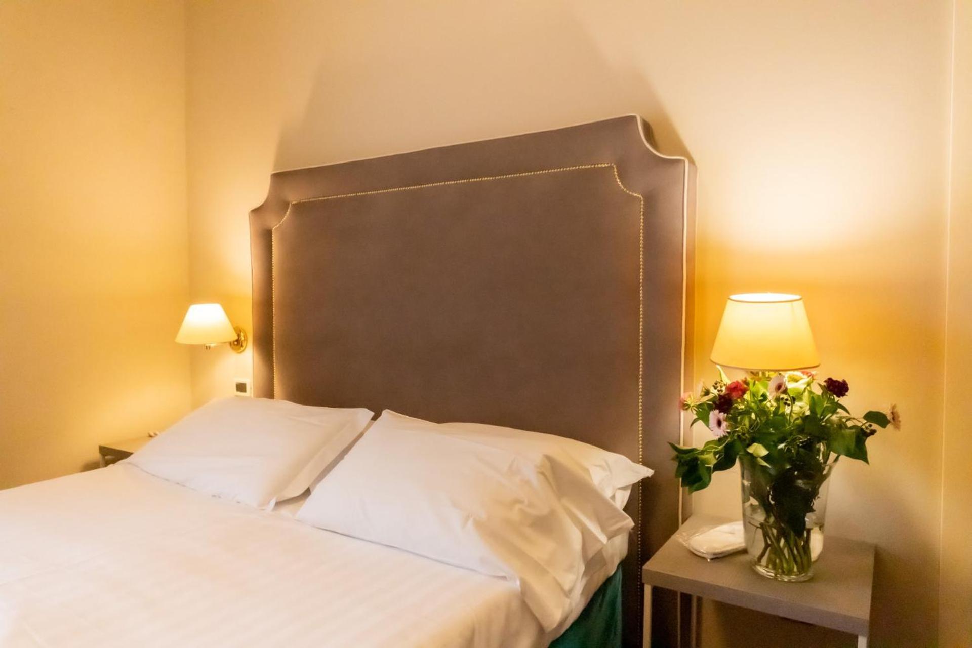 Standard Double Room - Photo 5