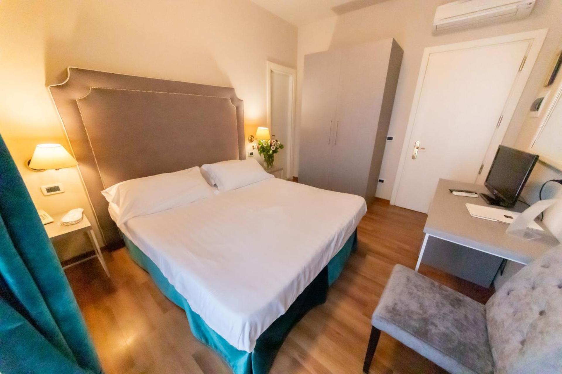 Standard Double Room - Photo 2