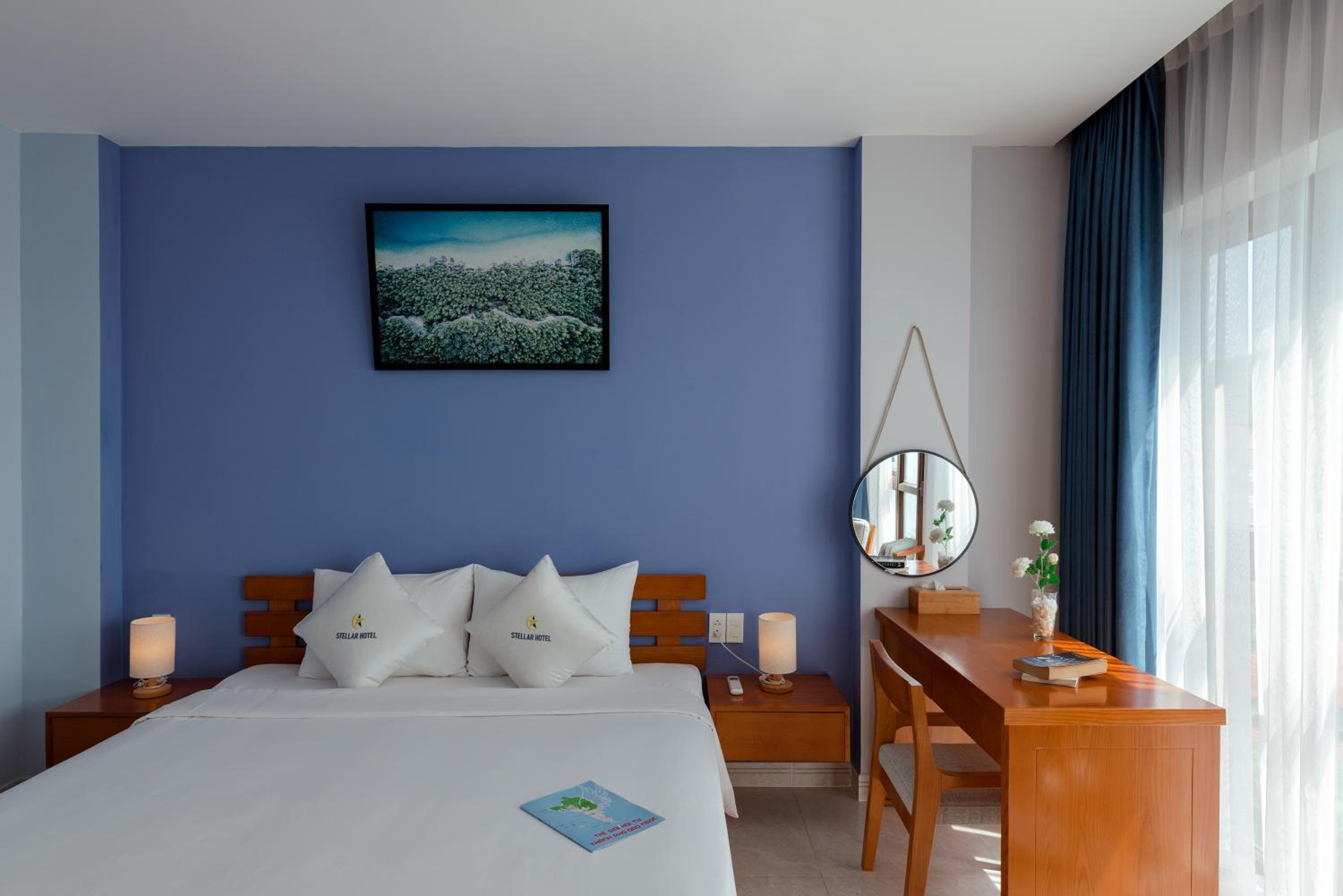 Deluxe Double Room with Sea View - Photo 13