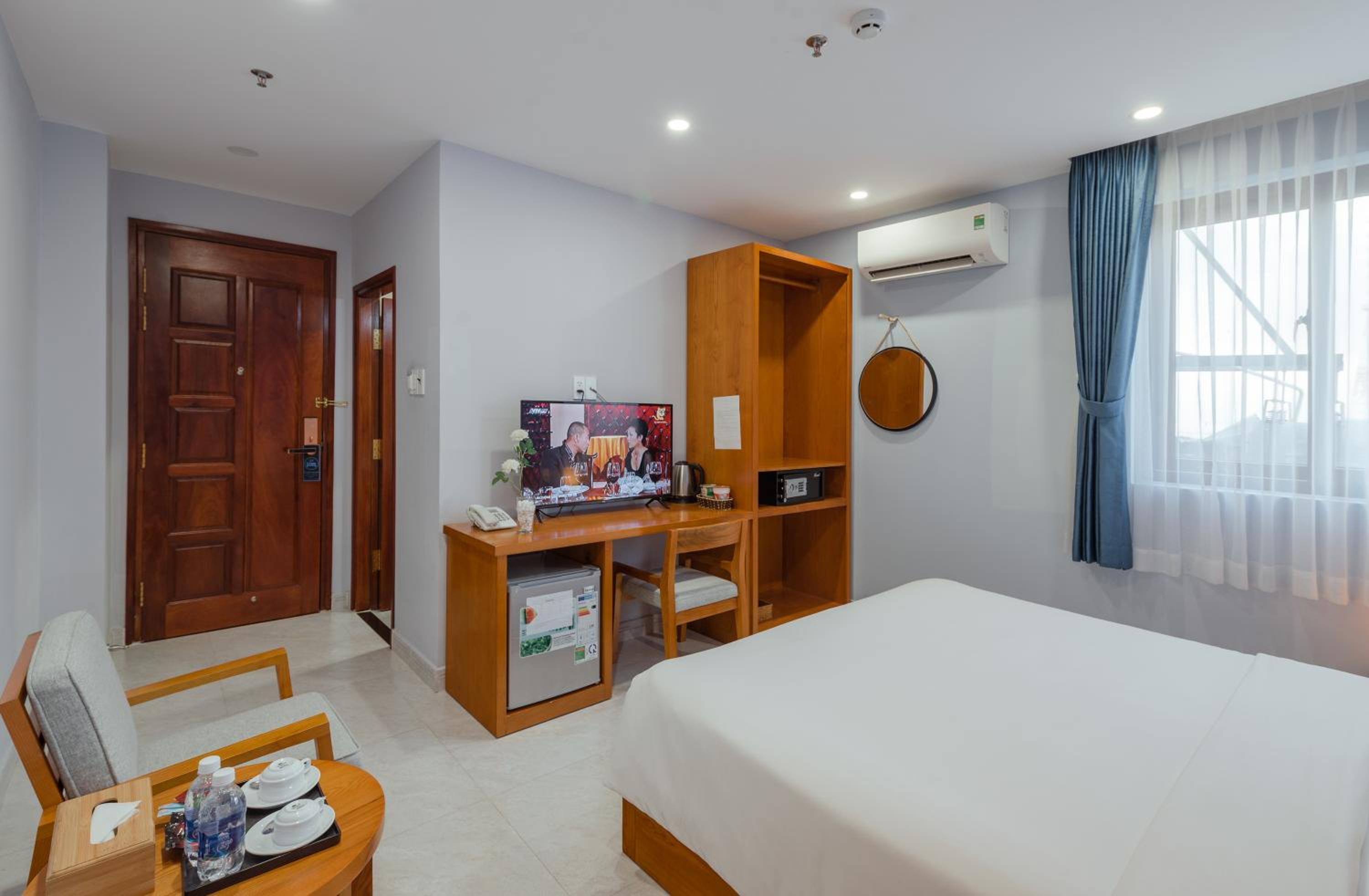 Deluxe Double Room with Sea View - Photo 12