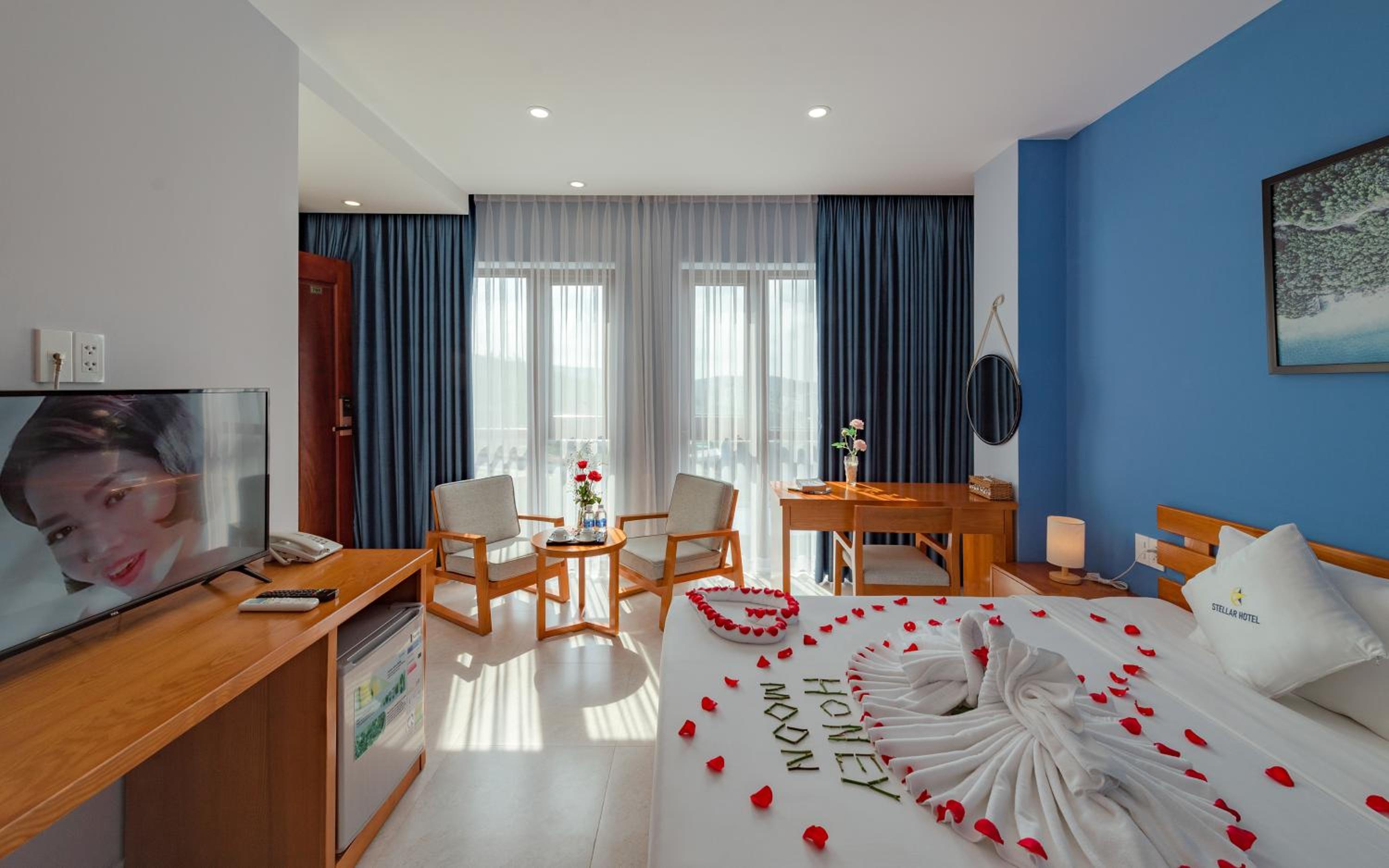 Deluxe Double Room with Sea View - Photo 11