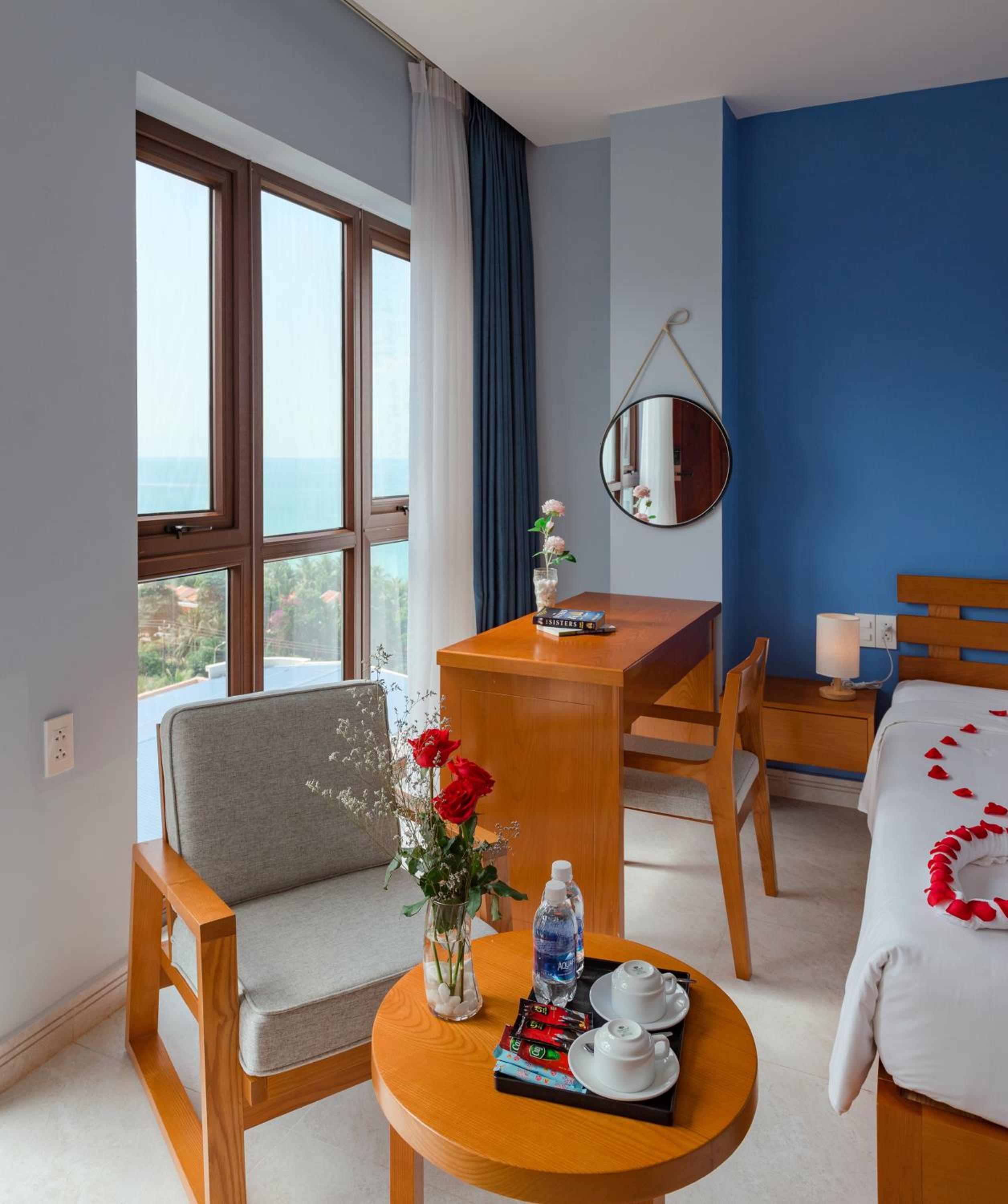 Deluxe Double Room with Sea View - Photo 4