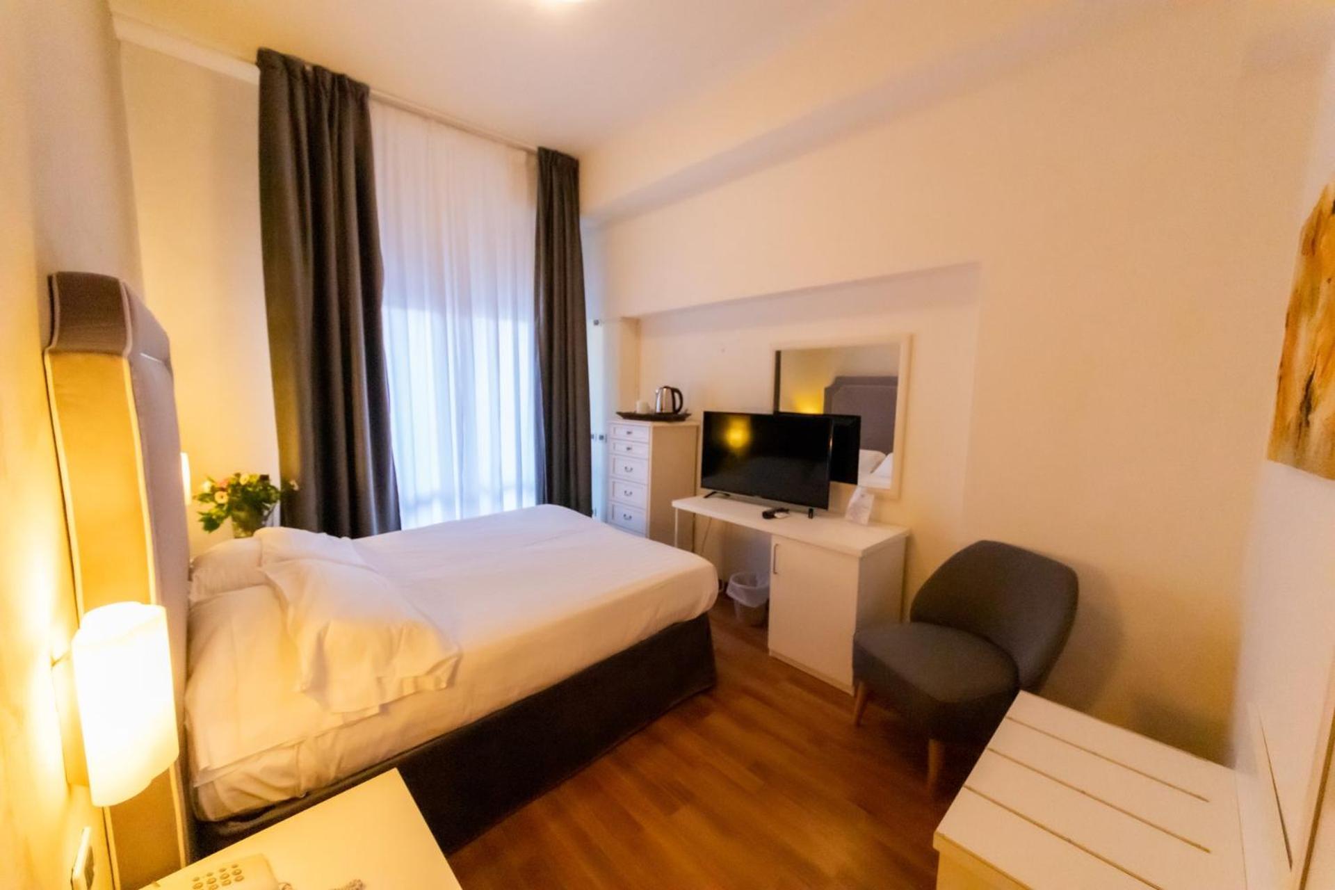 Deluxe Triple Room - Photo 1