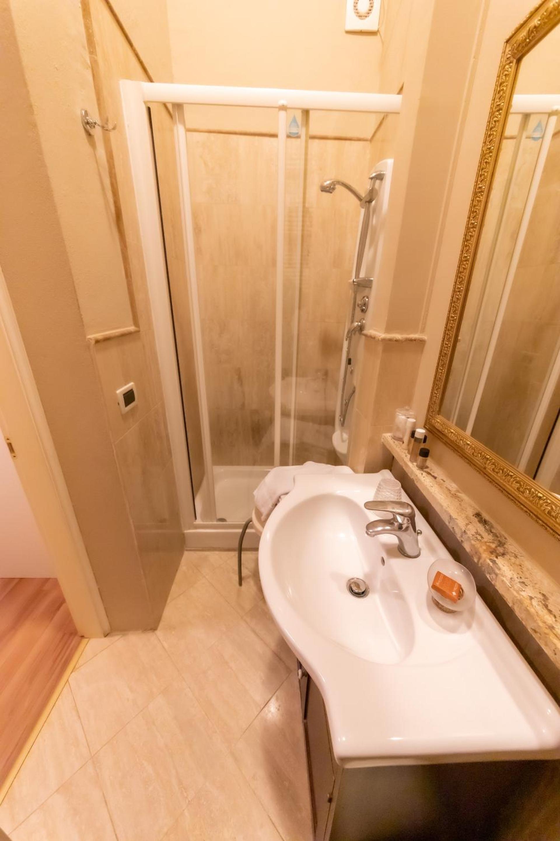 Deluxe Triple Room - Photo 4