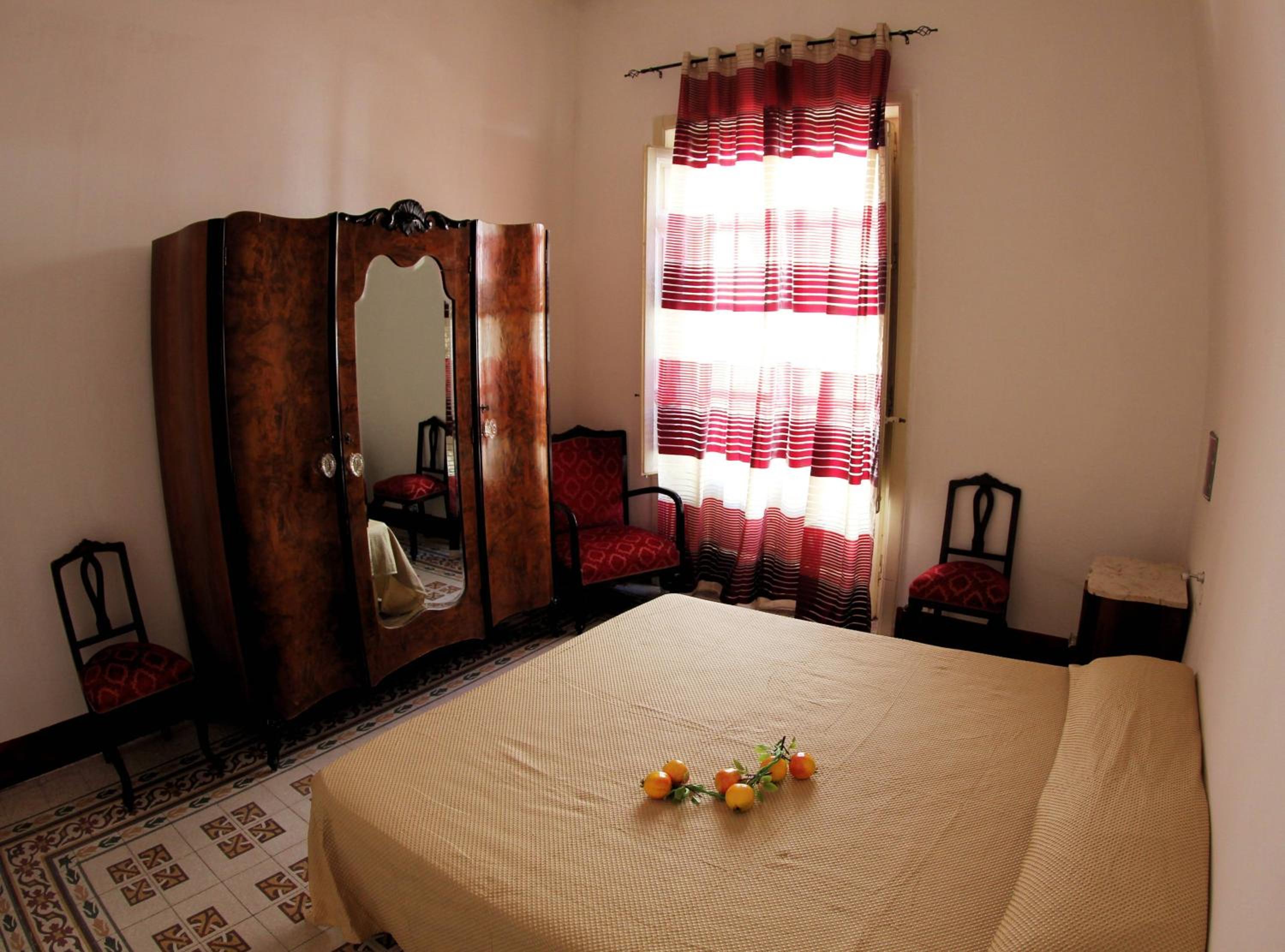 Two-Bedroom House - Photo 9