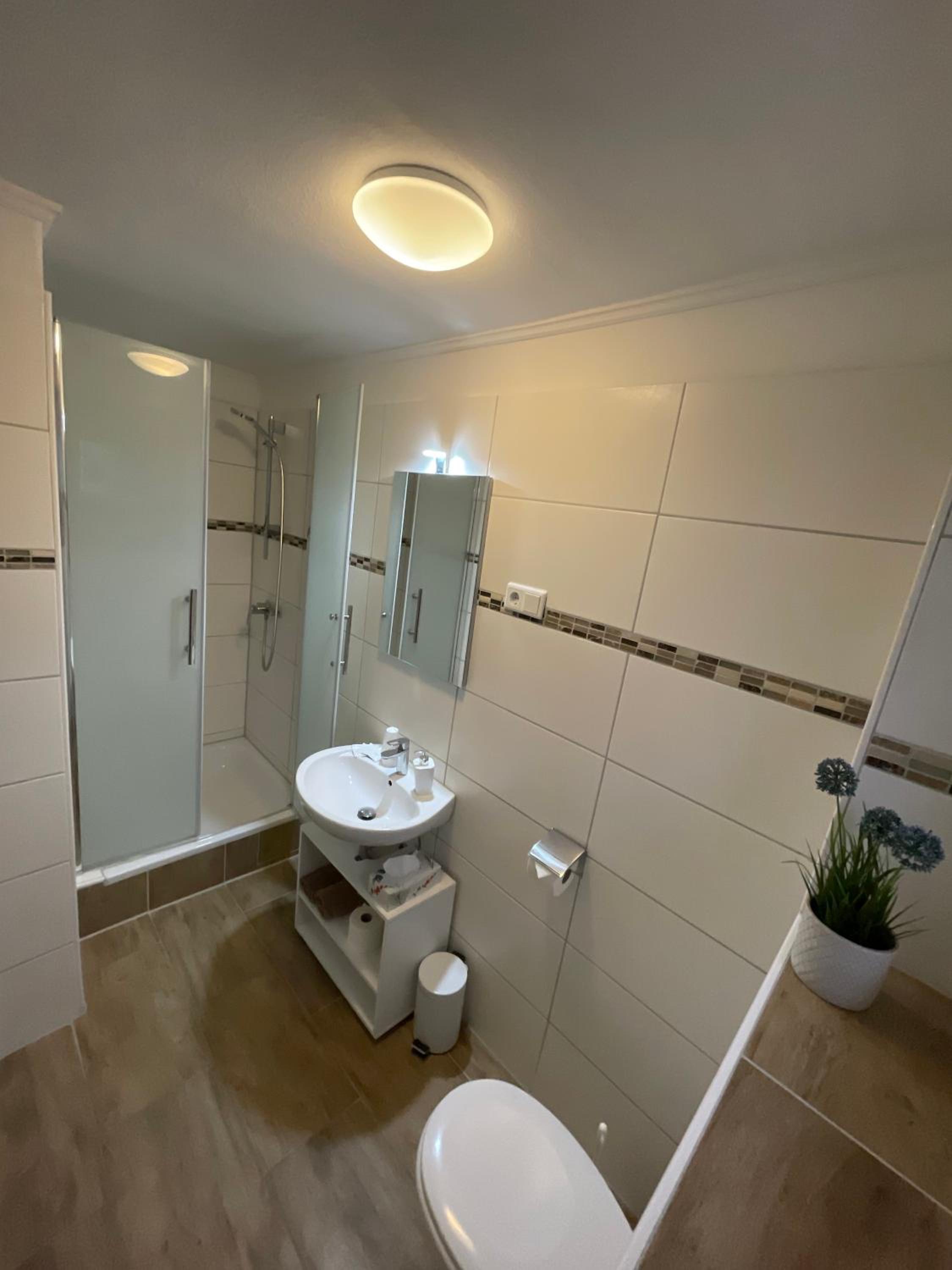 One-Bedroom Apartment - Photo 12