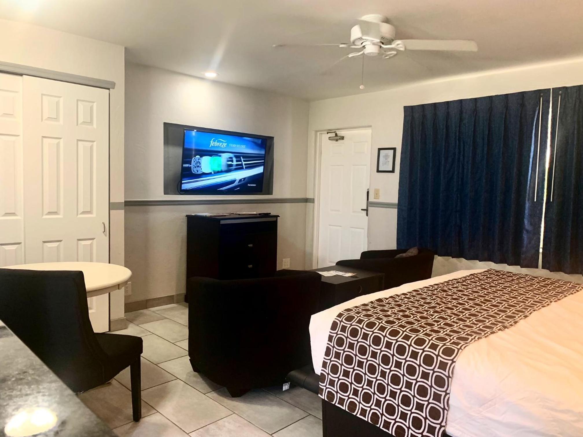Deluxe King Room photo 1