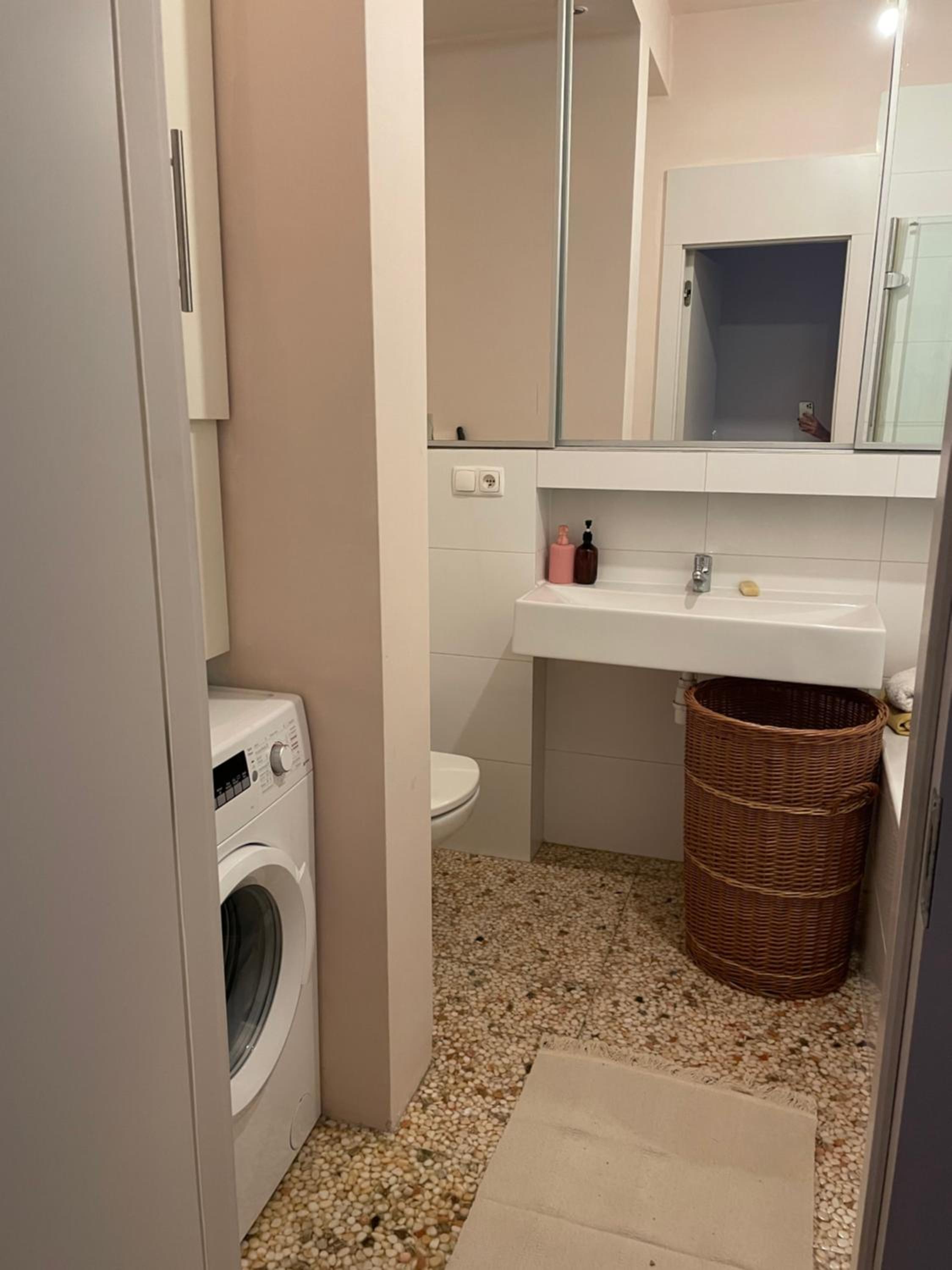 One-Bedroom Apartment - Photo 4