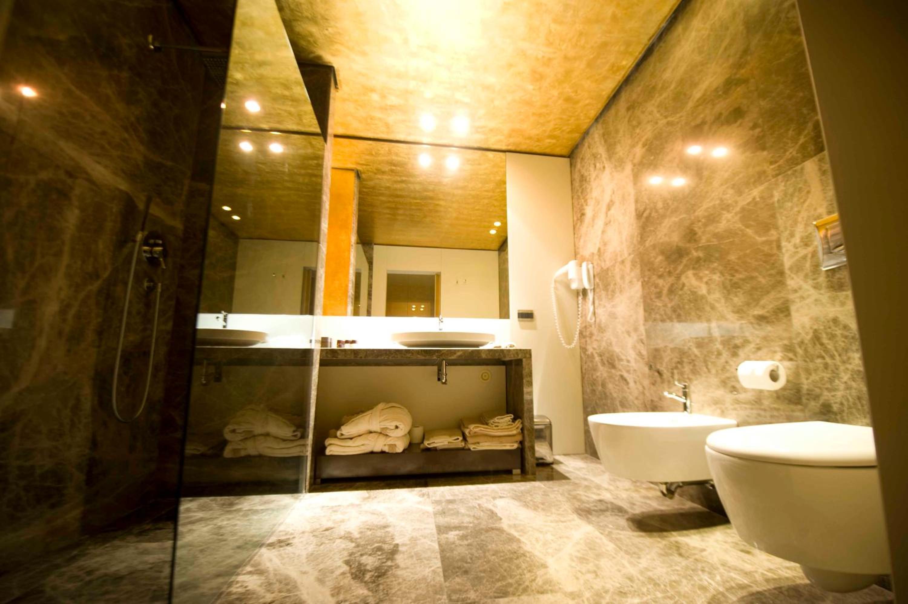 Deluxe Double or Twin Room with Balcony - Photo 2